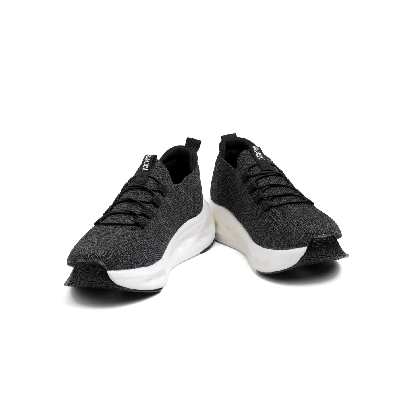 LACE UP STYLE TRAINER