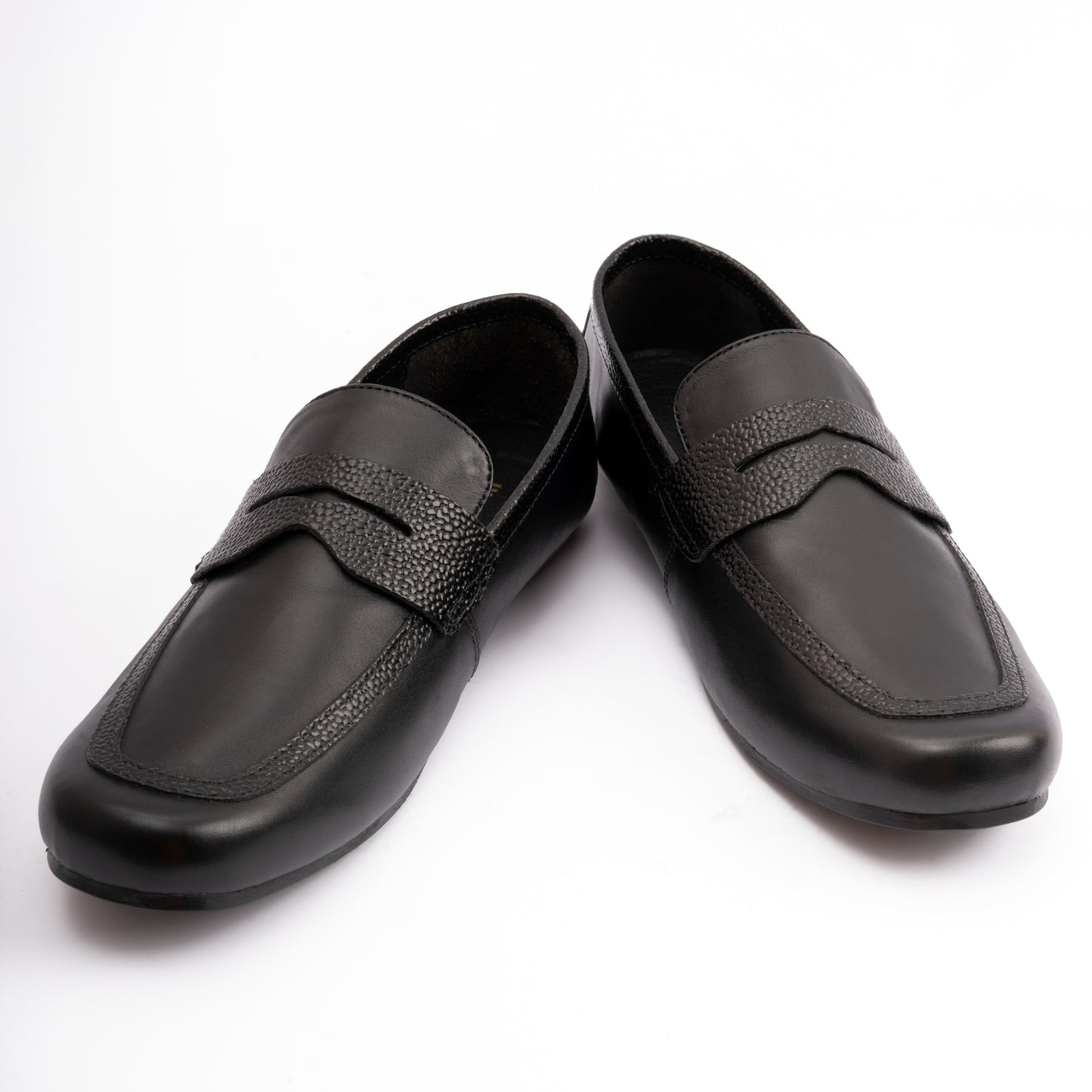 BLACK ANILINE LEATHER MOCCASIN