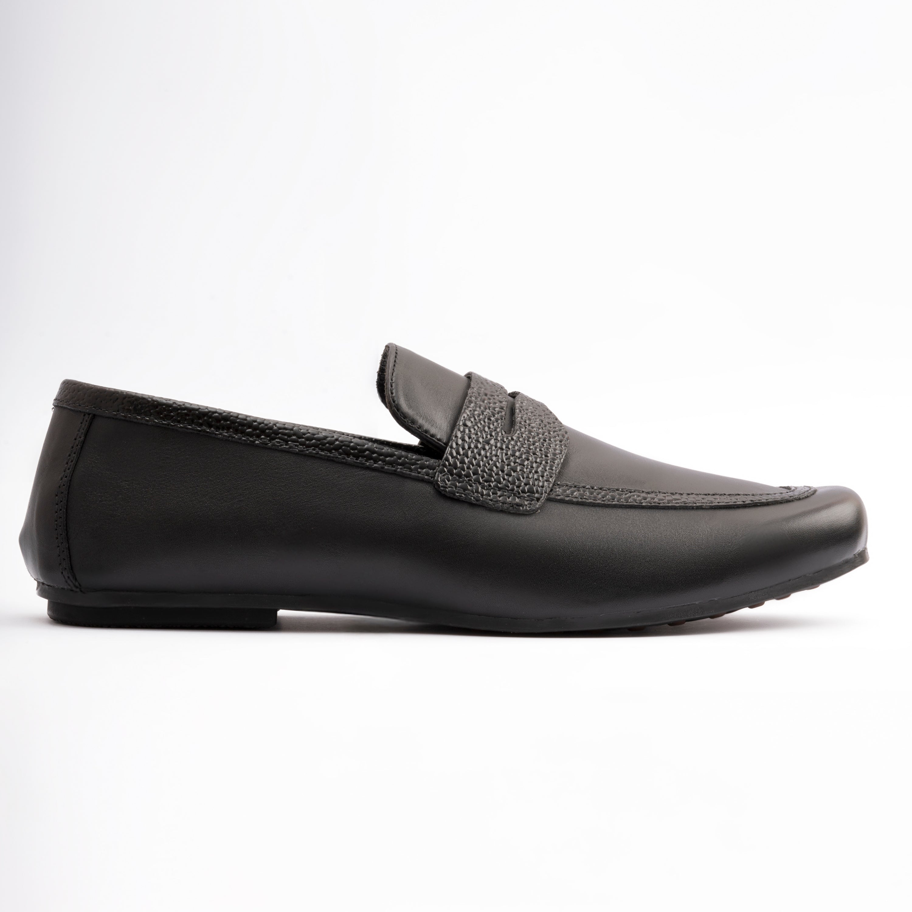 BLACK ANILINE LEATHER MOCCASIN