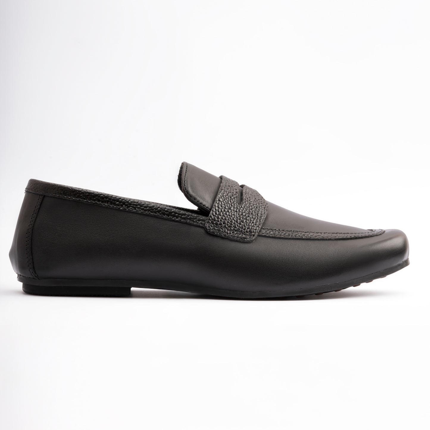 BLACK ANILINE LEATHER MOCCASIN