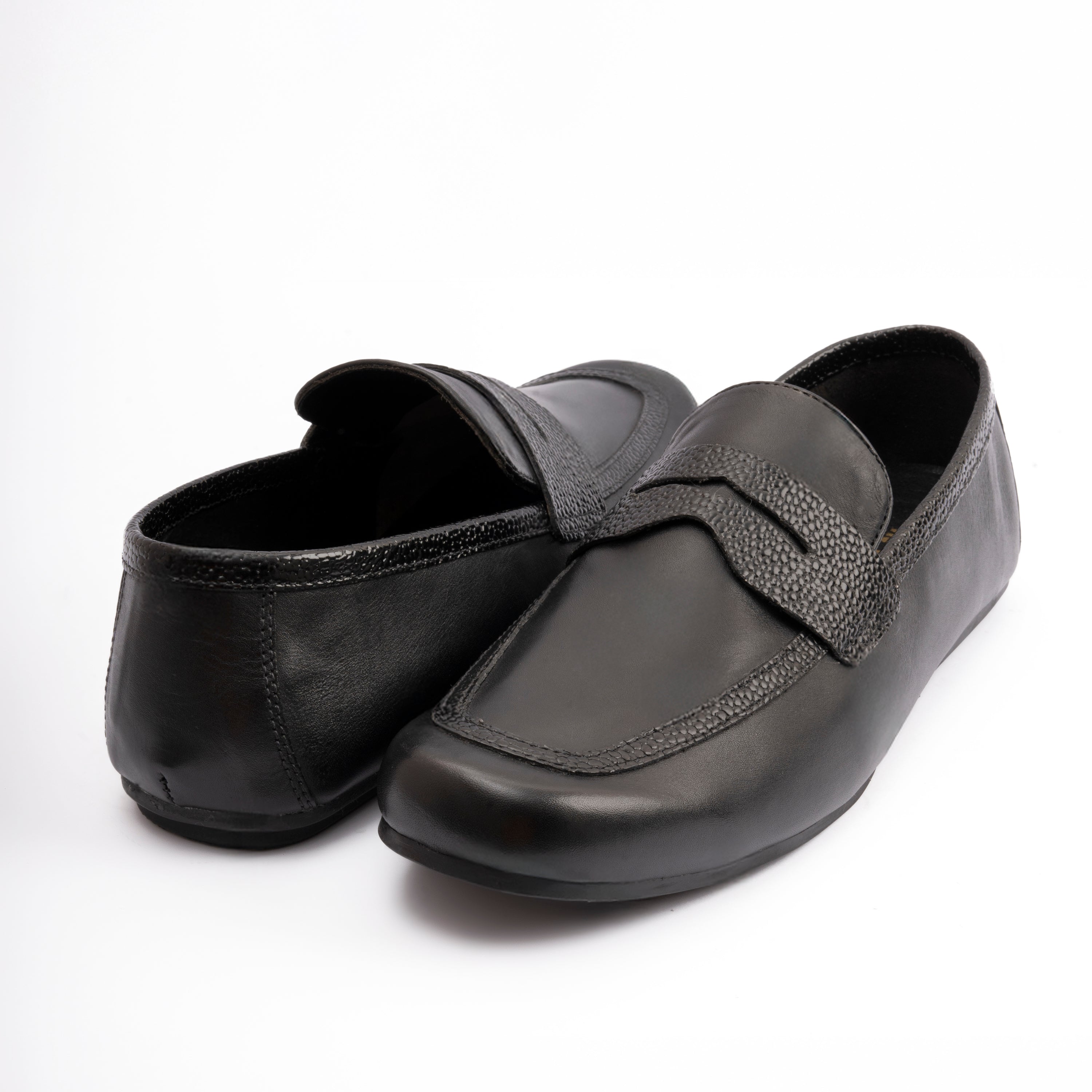 BLACK ANILINE LEATHER MOCCASIN