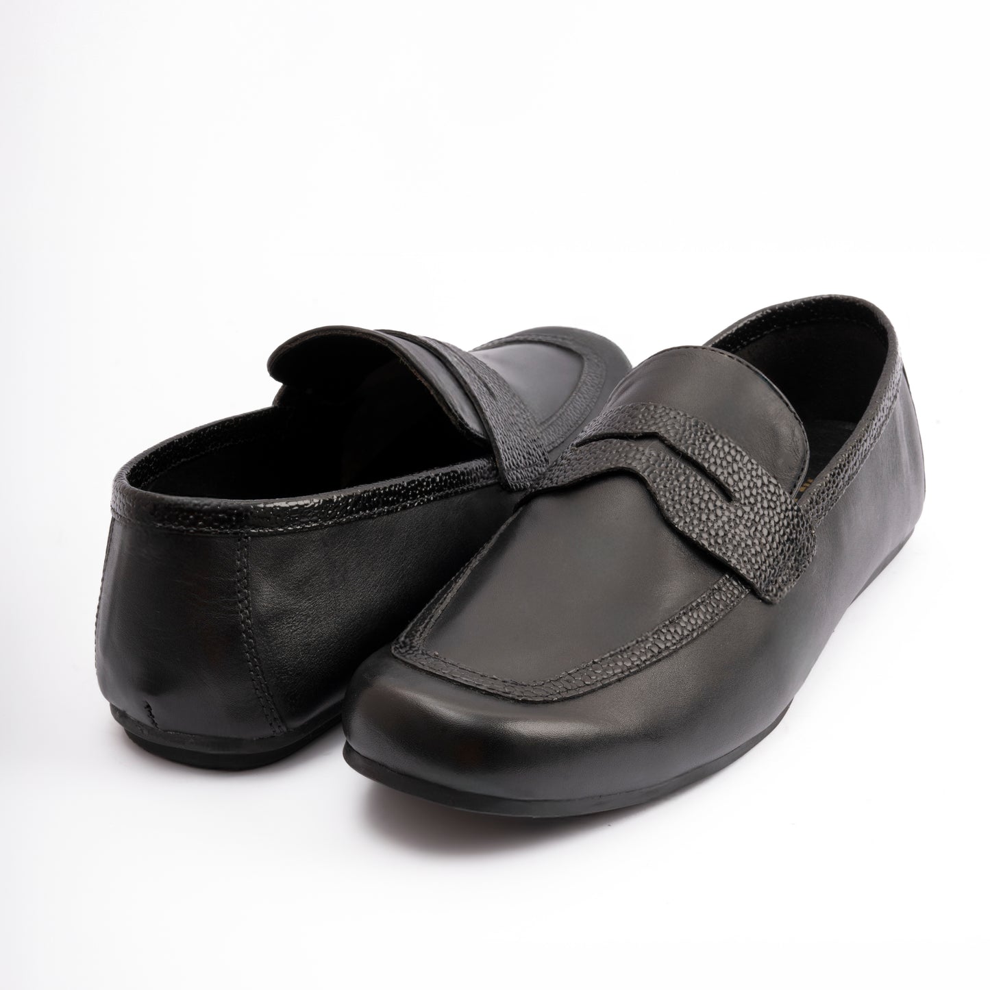 BLACK ANILINE LEATHER MOCCASIN
