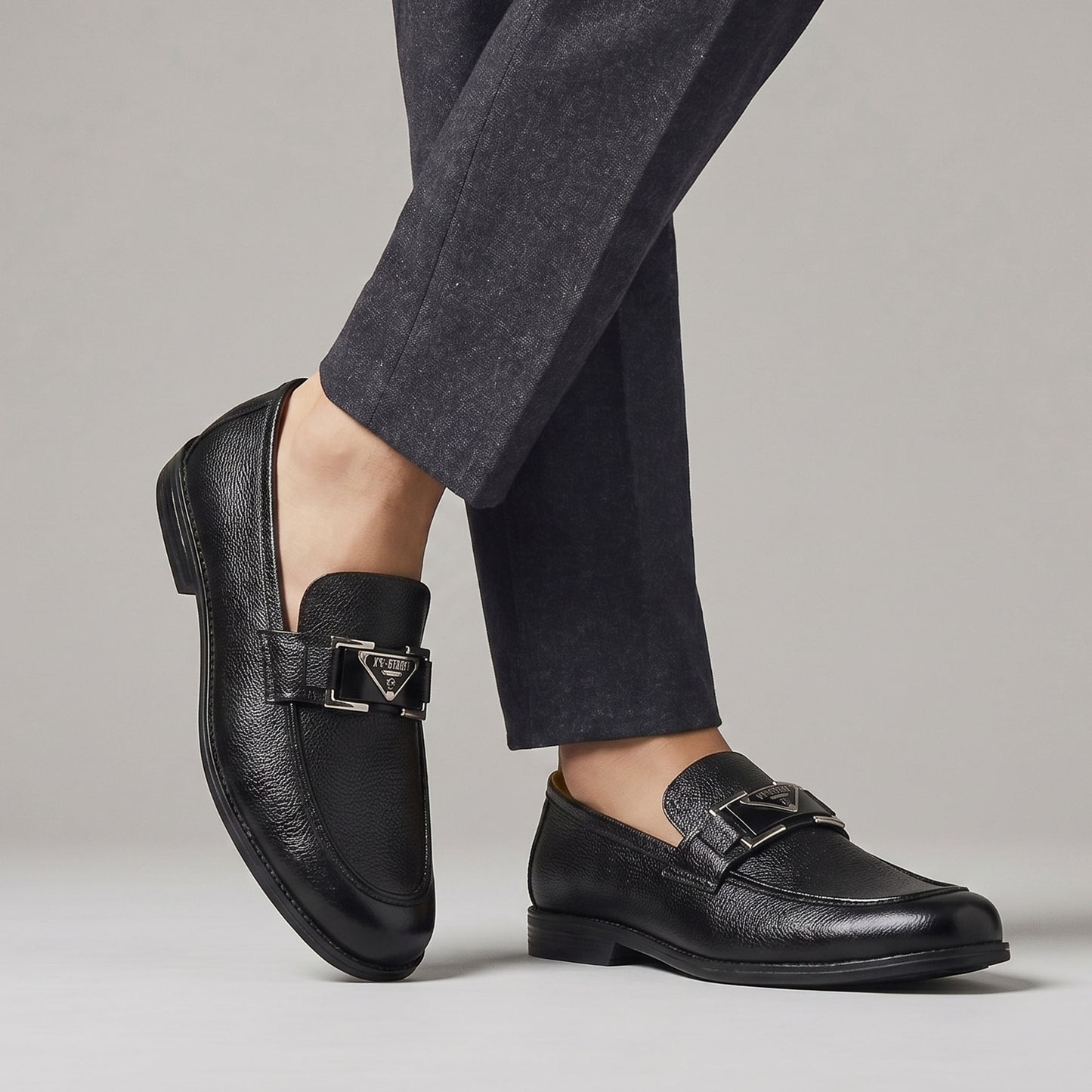 PEBBLE GRAIN LEATHER SHOES