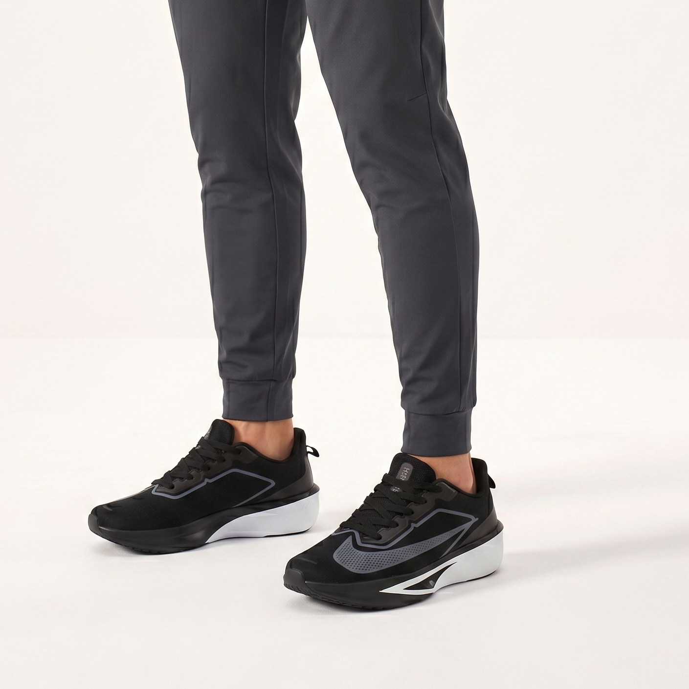 BLACK MEMORY FOAM COMFORT TRAINER
