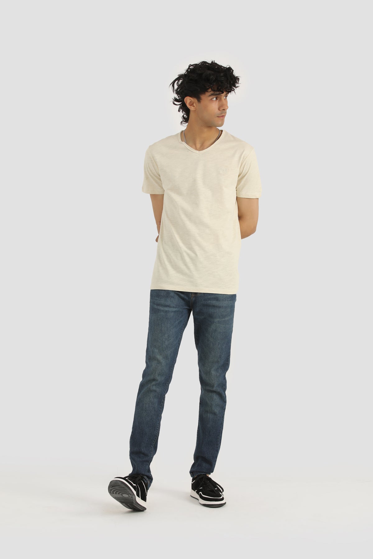 V NECK BASIC T-SHIRT