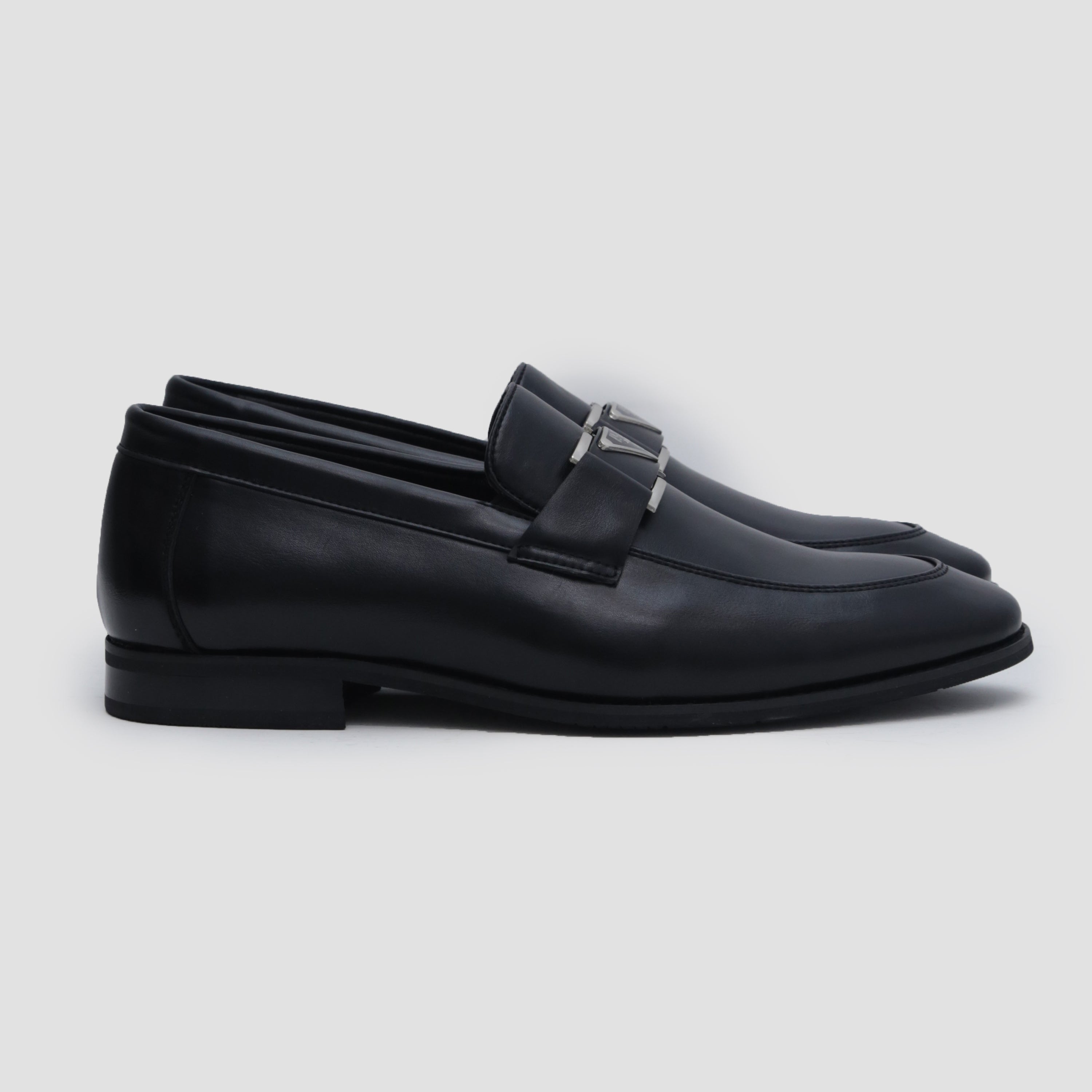 BLACK SHOES WITH BUCKLE