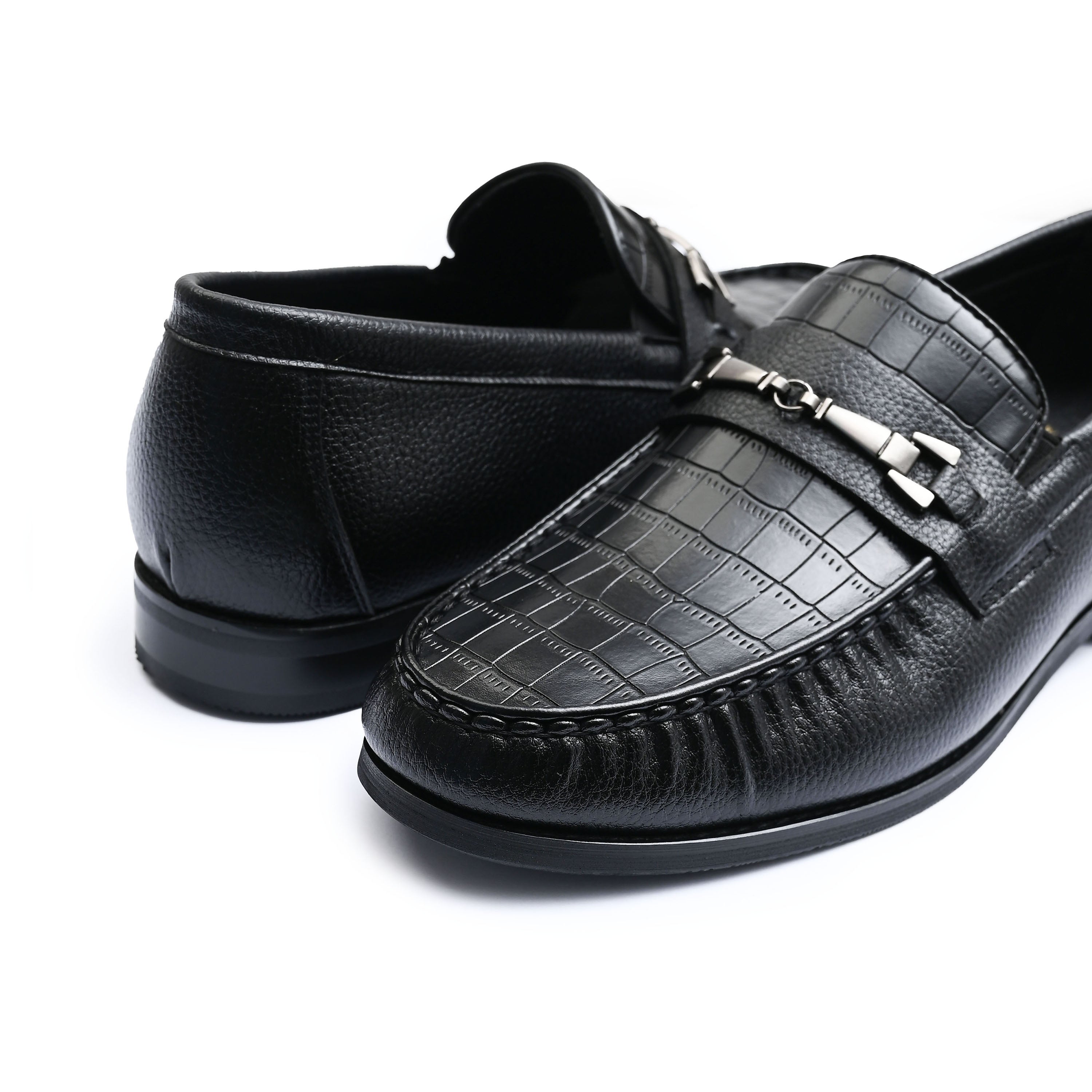 BLACK TEXTURE PLATE LOAFER