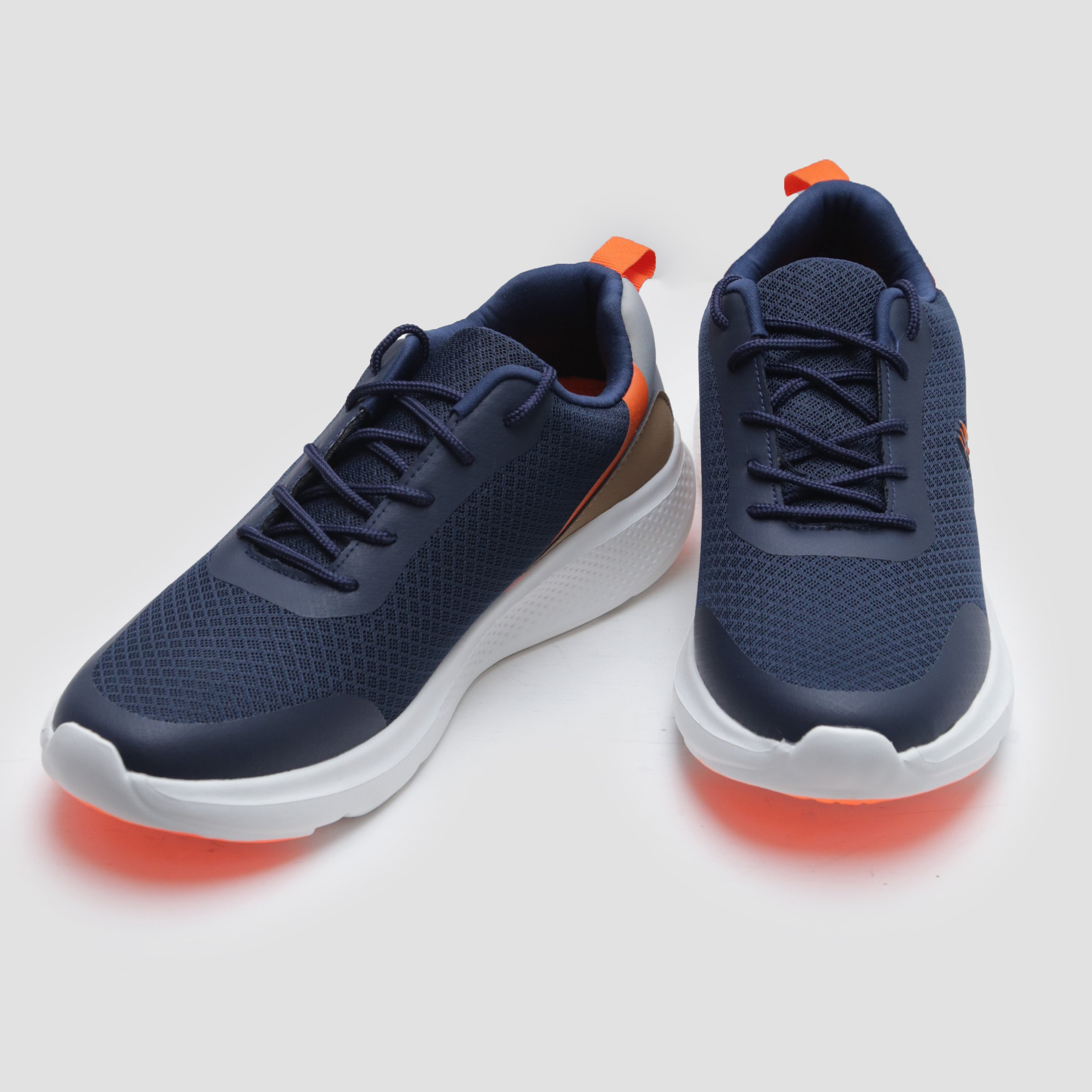 LACE UP COMFORT TRAINER