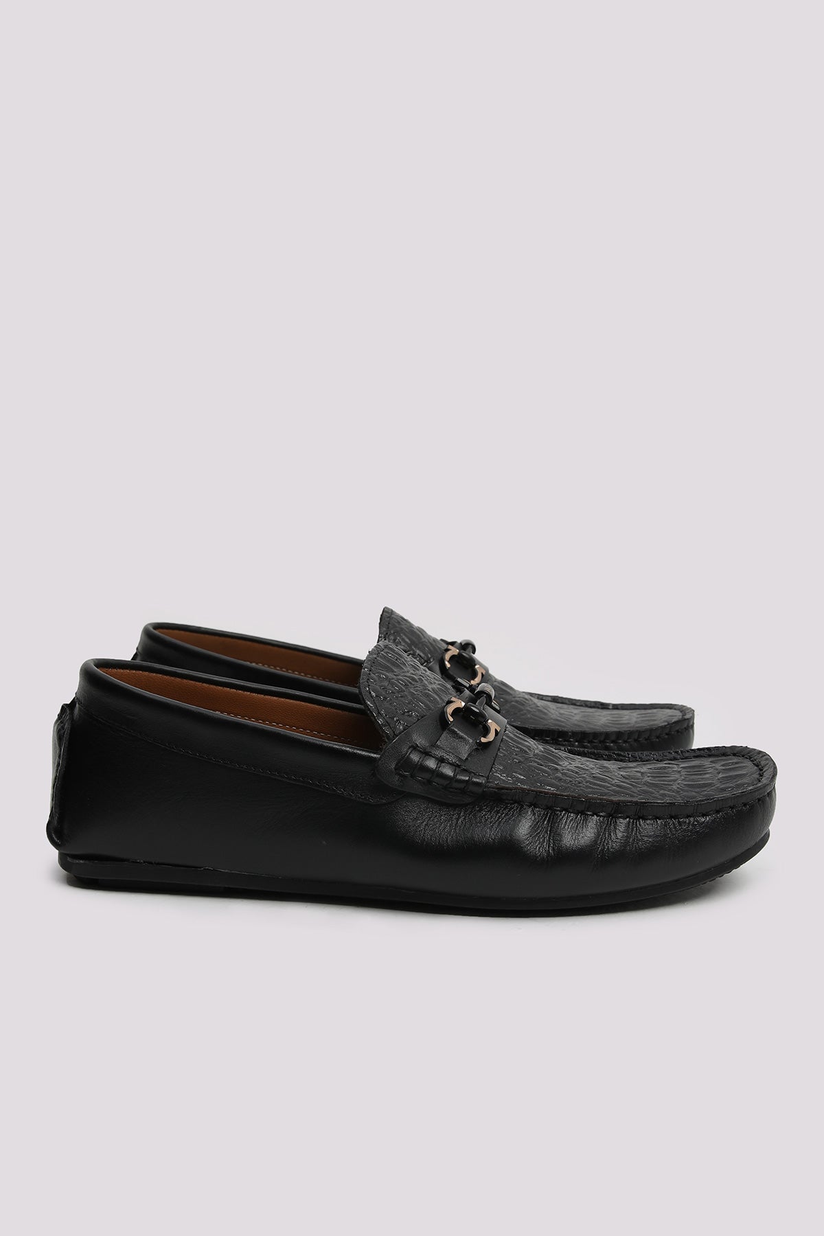 BLACK MOCCASIN WITH CONTRAST BUCKLE