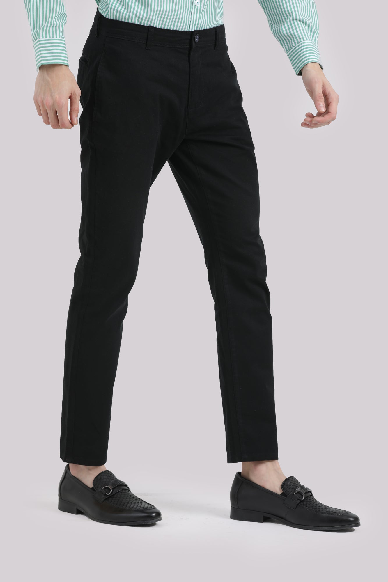 BLACK SLIP FIT CHINO