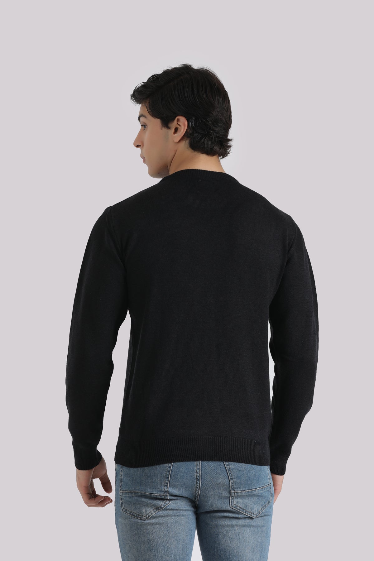 BLACK CREW NECK SWEATER