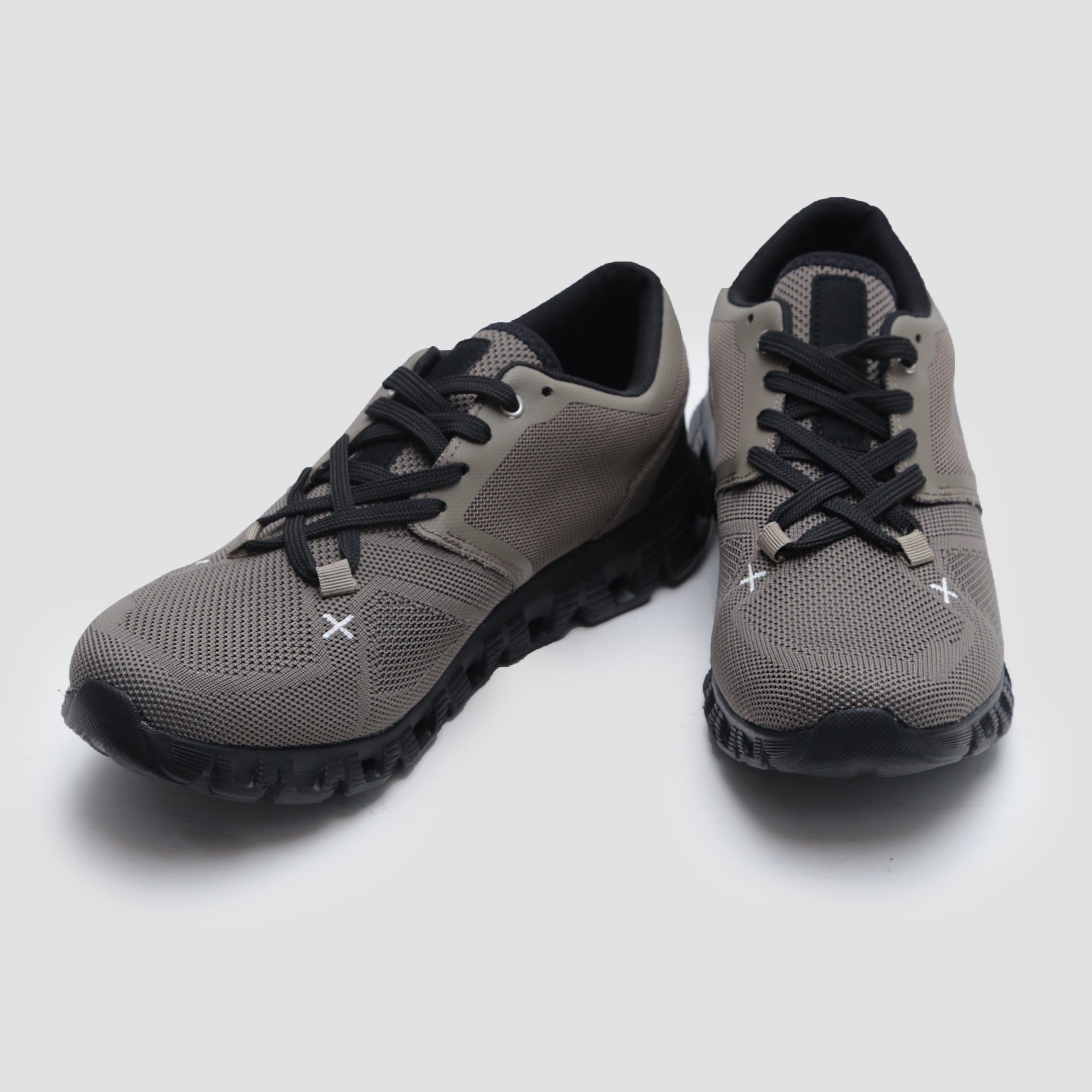 LACE UP COMFORT TRAINER