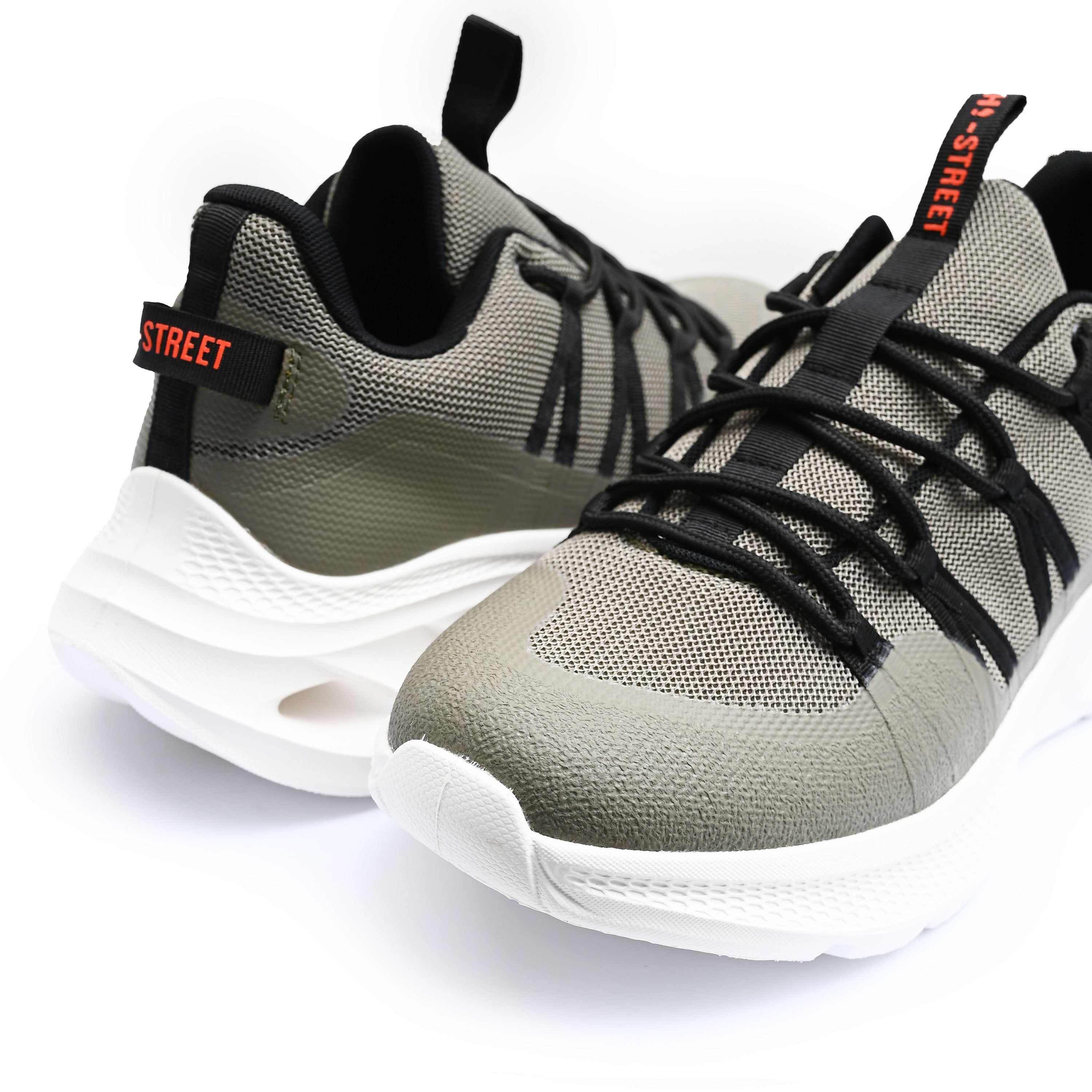 LACE UP COMFORT TRAINER