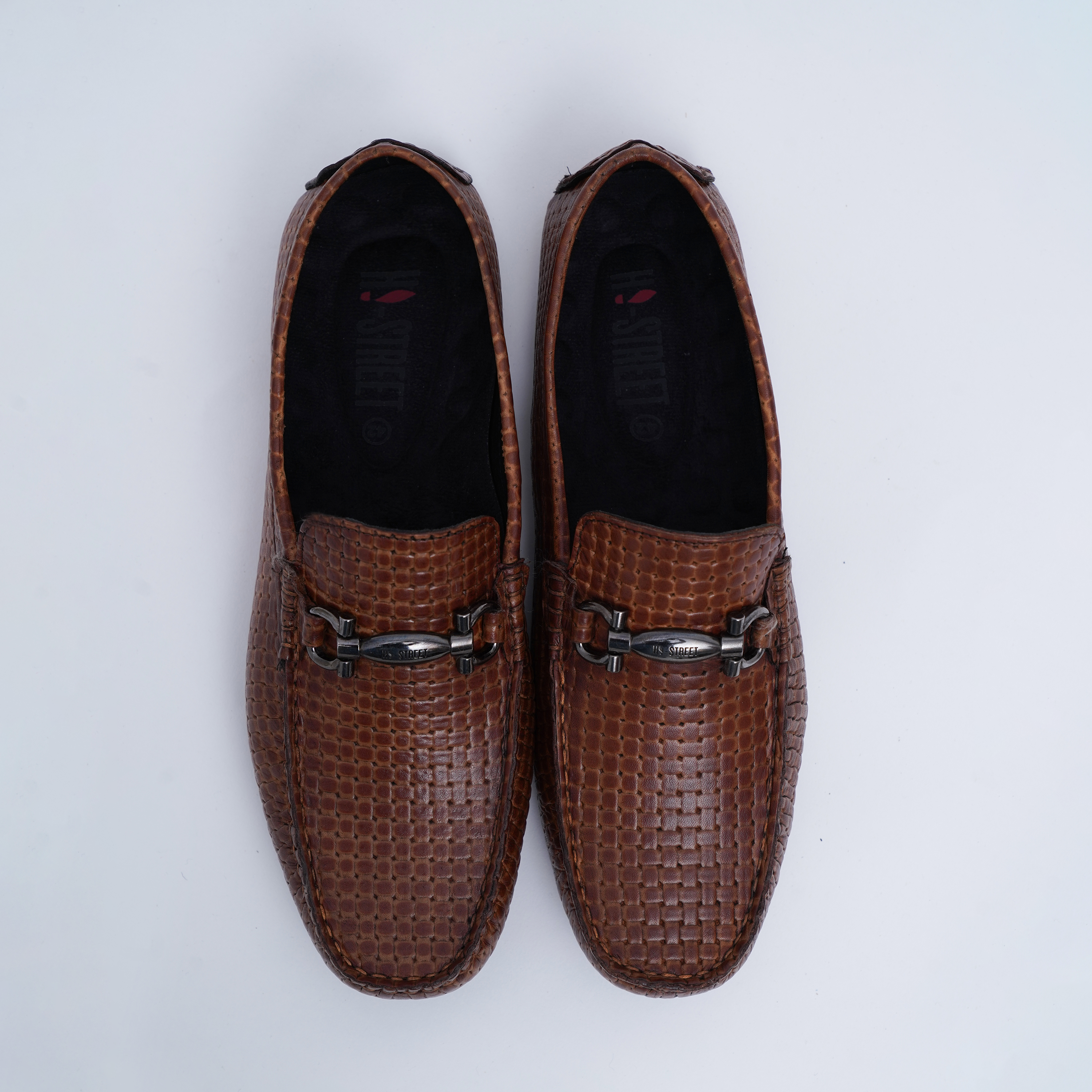 BROWN LEATHER EMBOSSED MOCCASIN