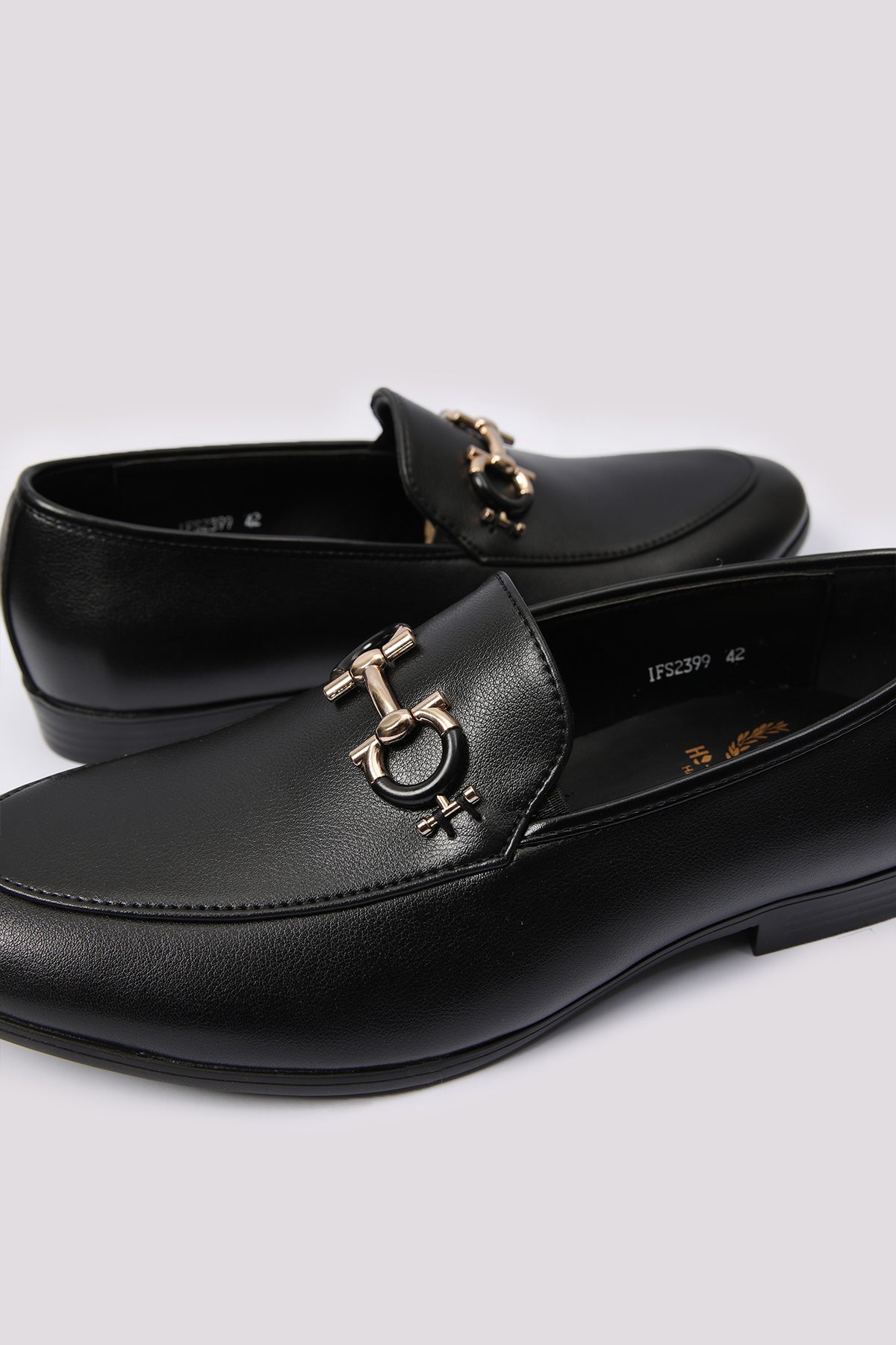 SNAFFLE LOAFER WITH BUCKLE