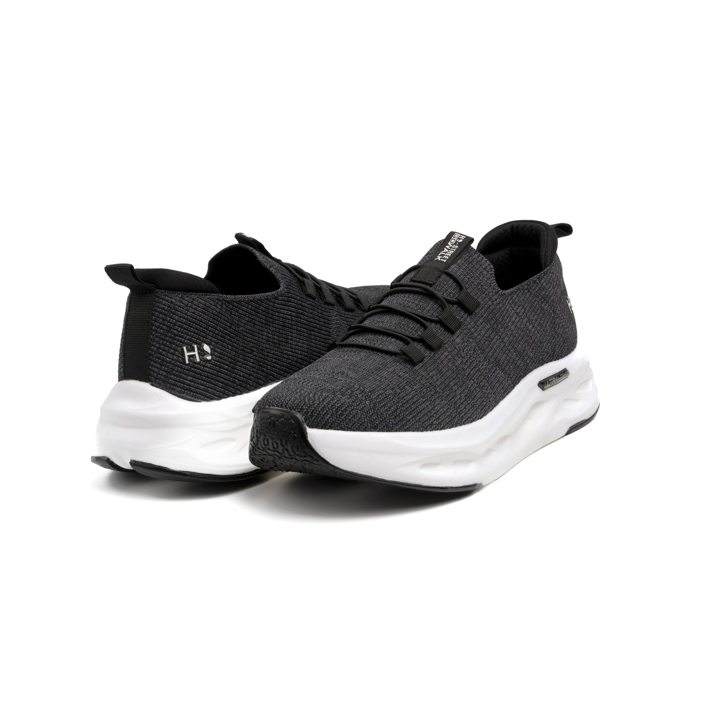 LACE UP STYLE TRAINER