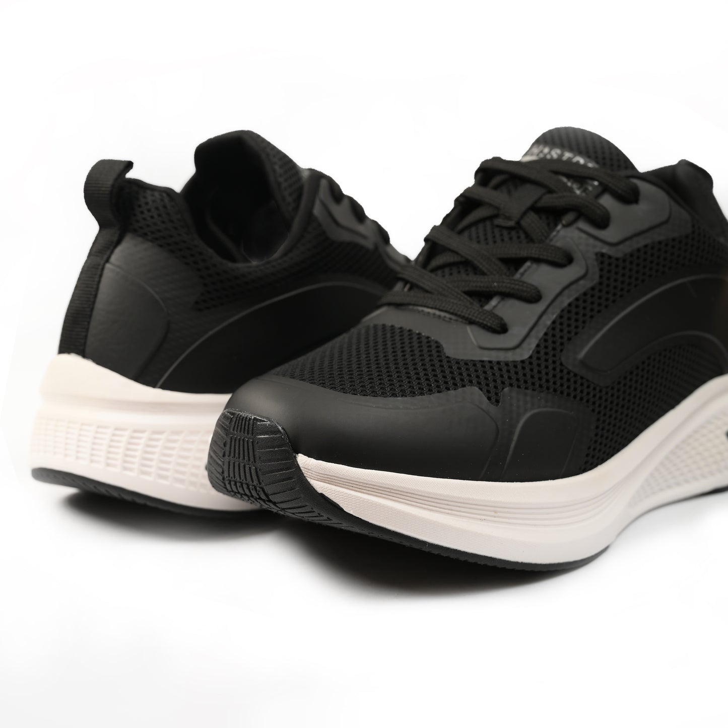 LACE UP COMFORT TRAINER