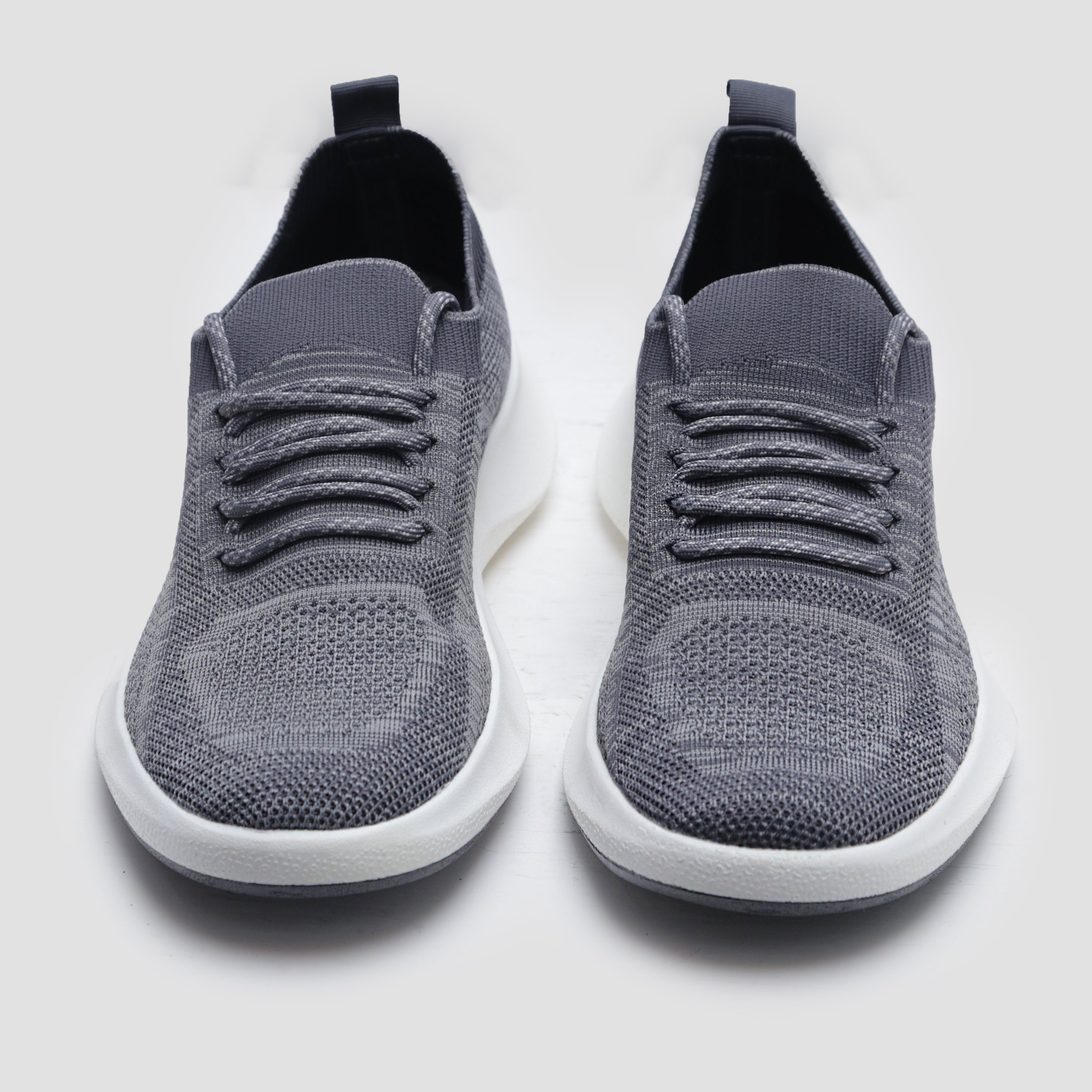 LACE UP COMFORT TRAINER