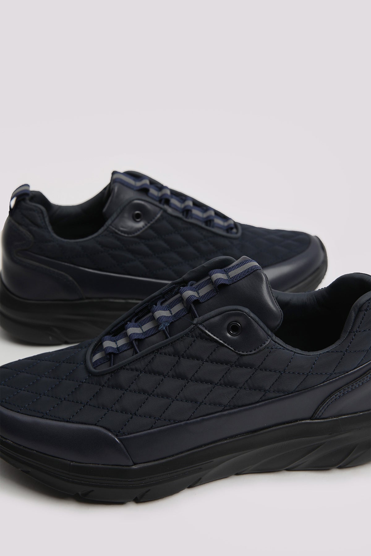 CONTRAST SOLE COMFORT SHOES