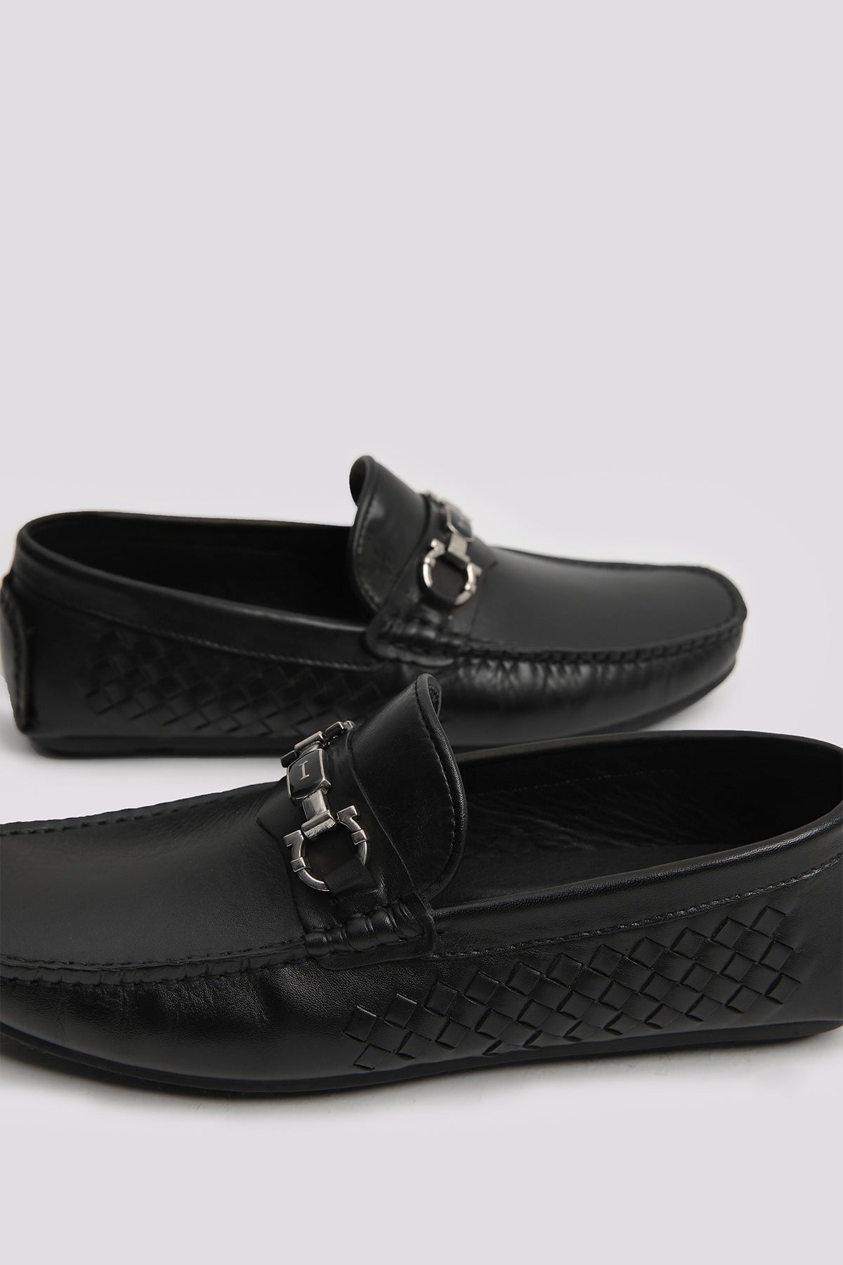 BLACK ANILINE LEATHER MOCCASIN