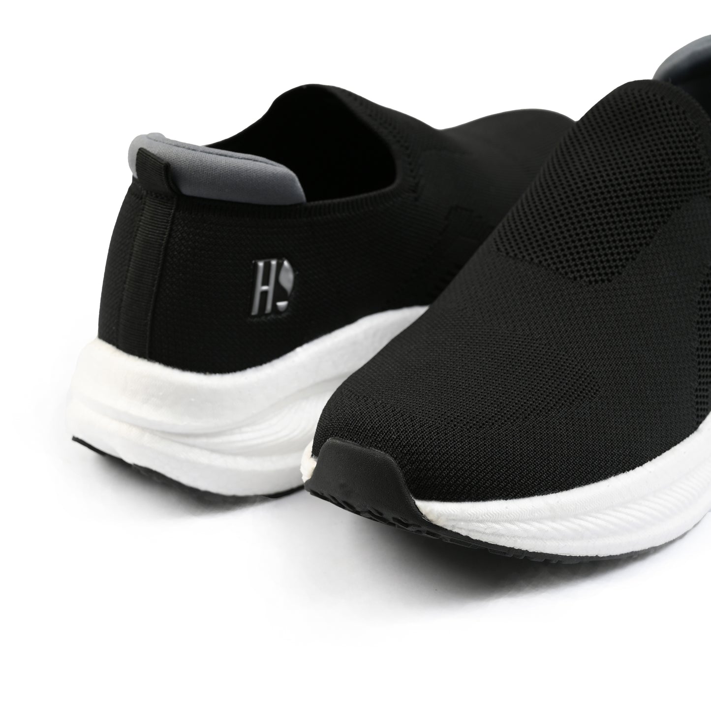 ULTRA  LIGHTWEIGHT KNITED SHOES