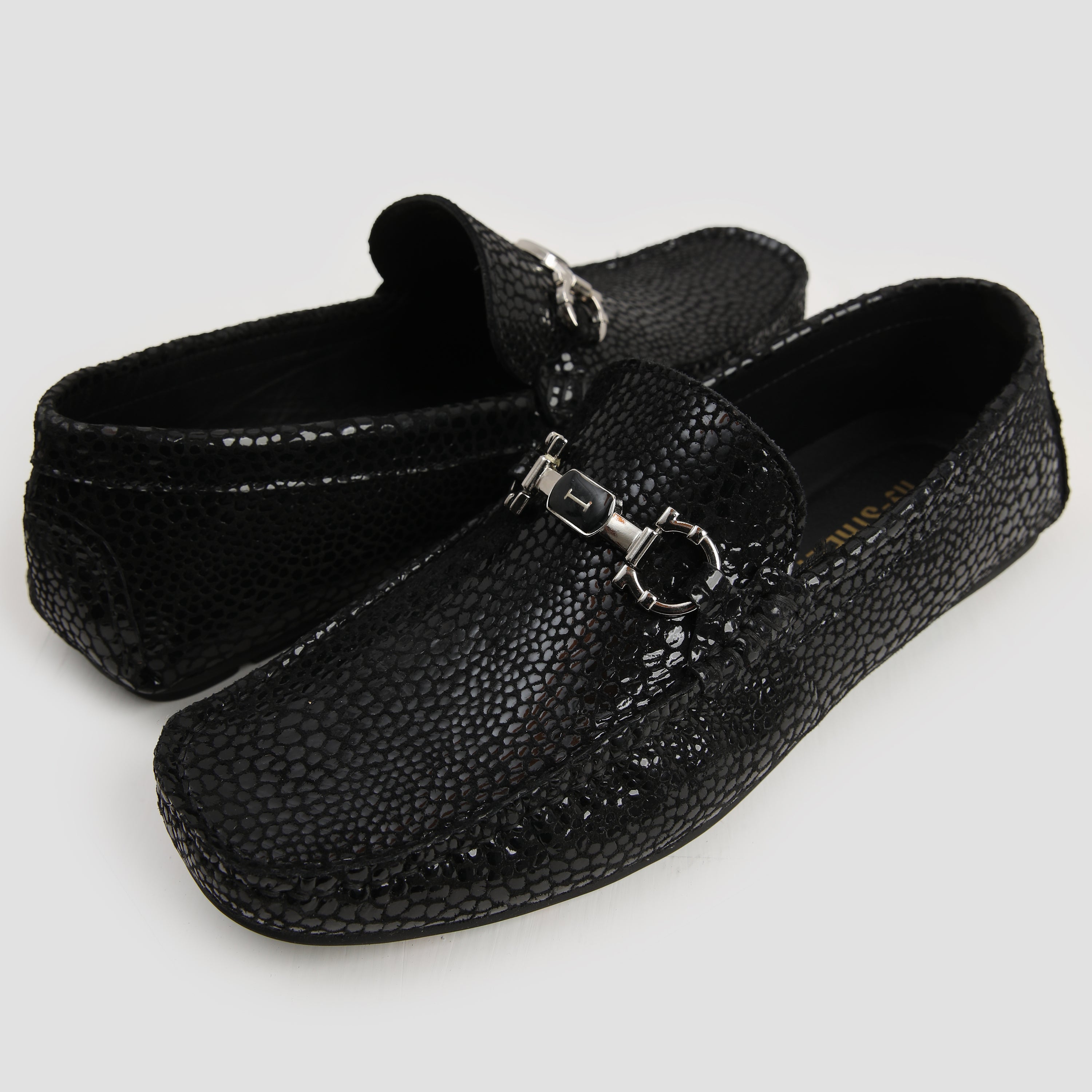 BLACK TEXTURED LEATHER MOCCASINS