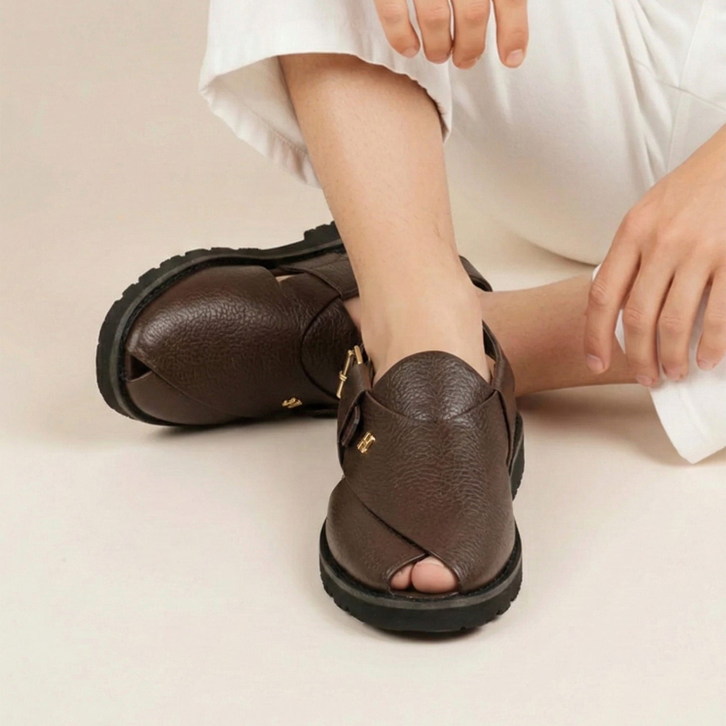 BROWN TEXTURED LEATHER SANDAL