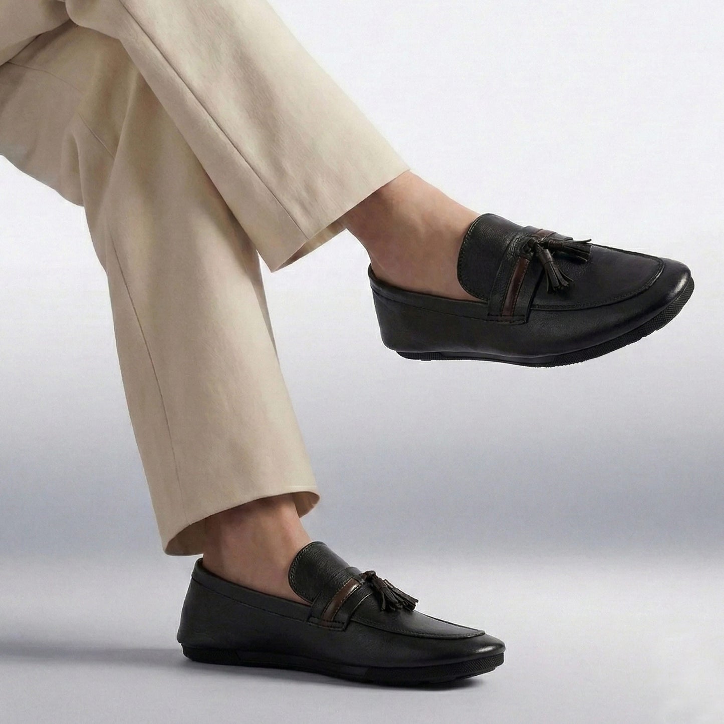 BLACK LEATHER FLEXIBLE LOAFER