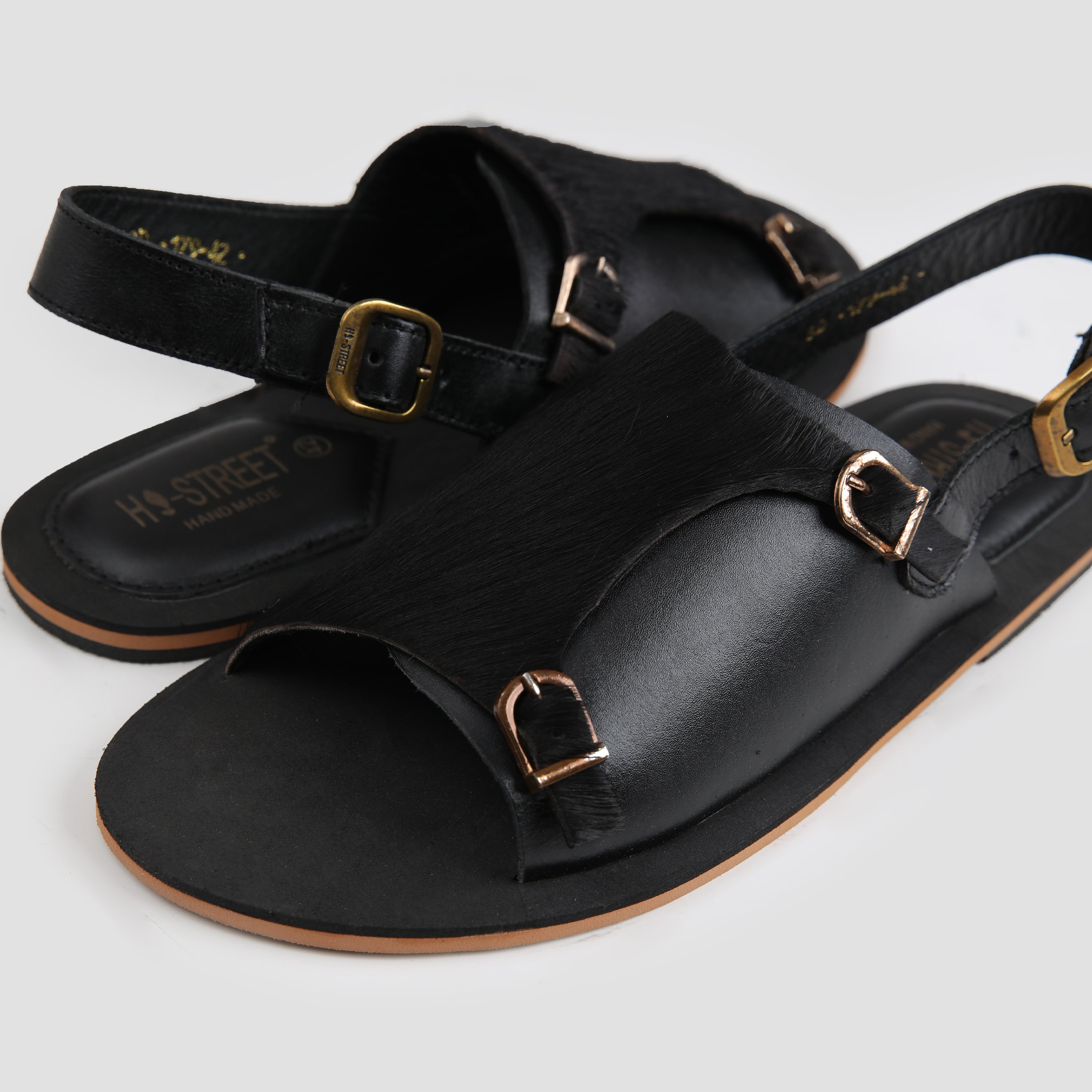 BLACK HAIR ON BUCKLE SANDAL