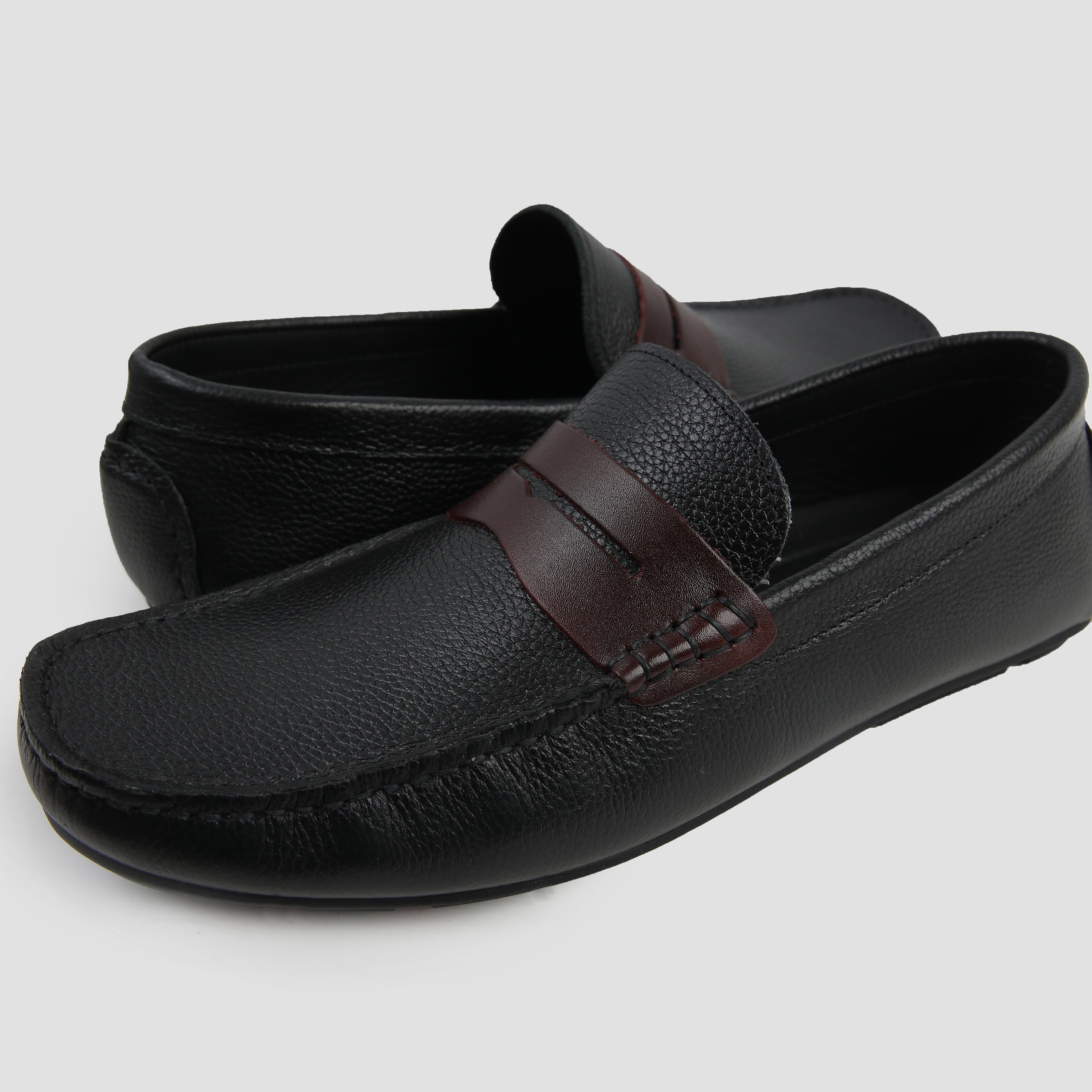 PEBBLED LEATHER MOCCASIN