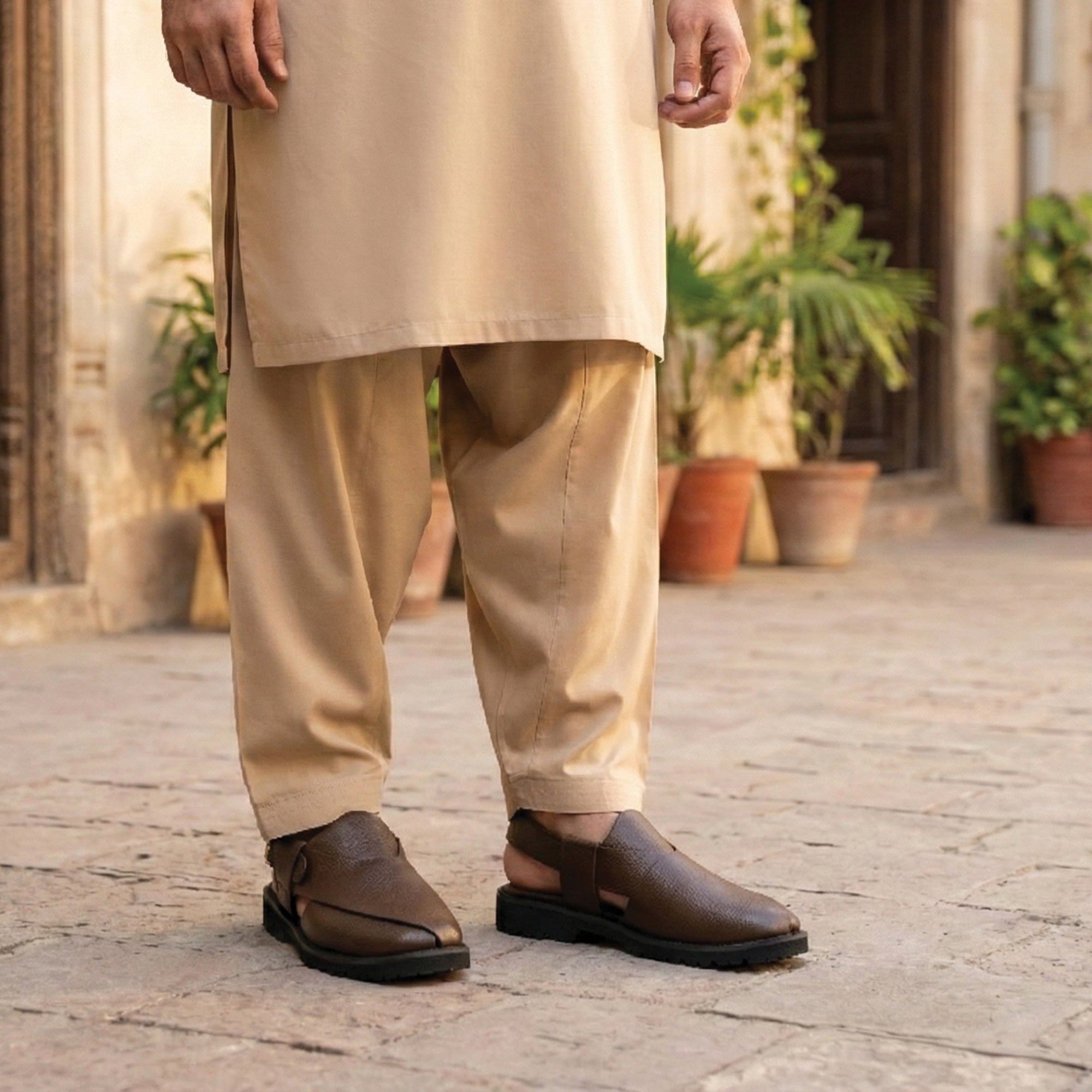 PLAIN LEATHER COMFY SANDAL