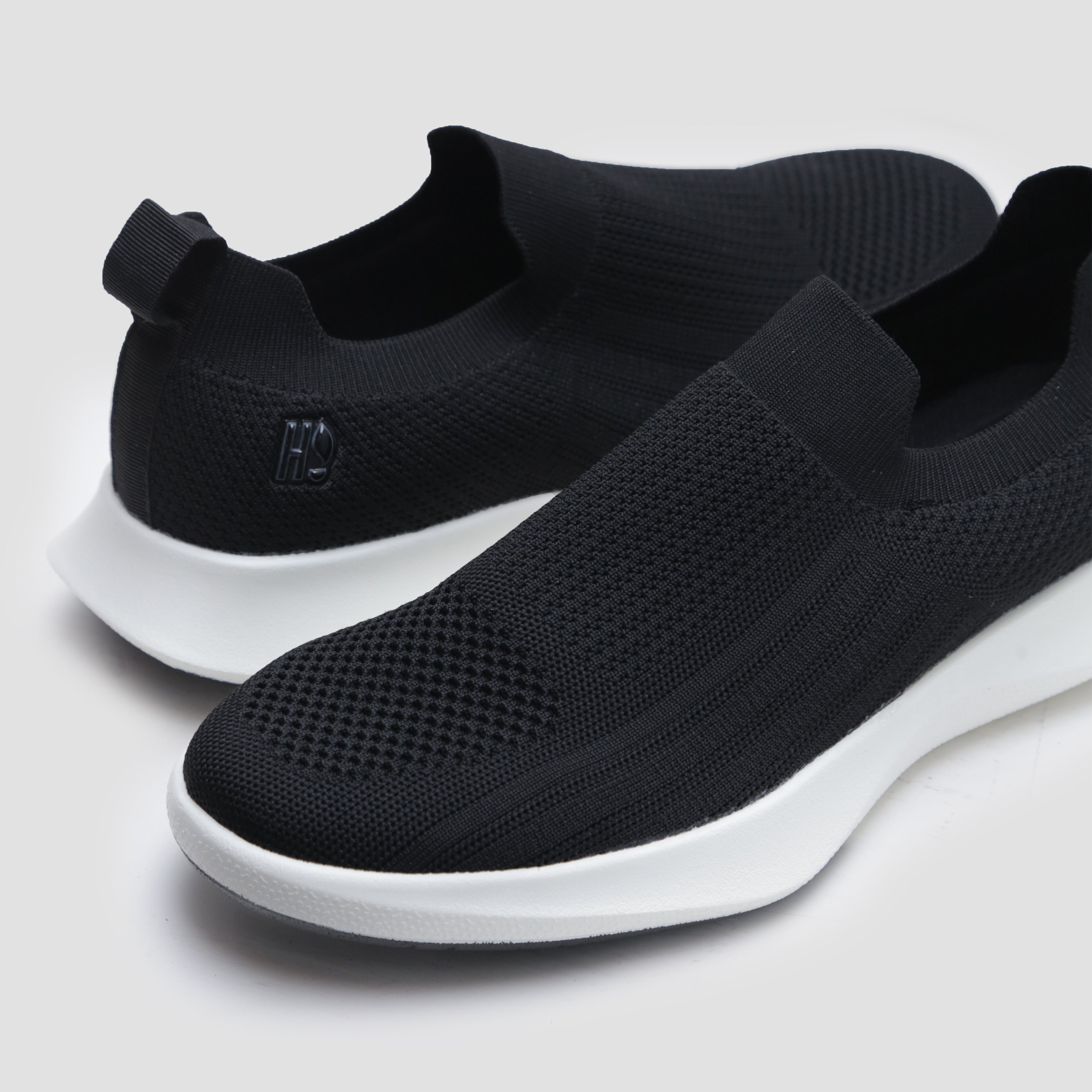 KNIT FABRIC COMFORT SNEAKER