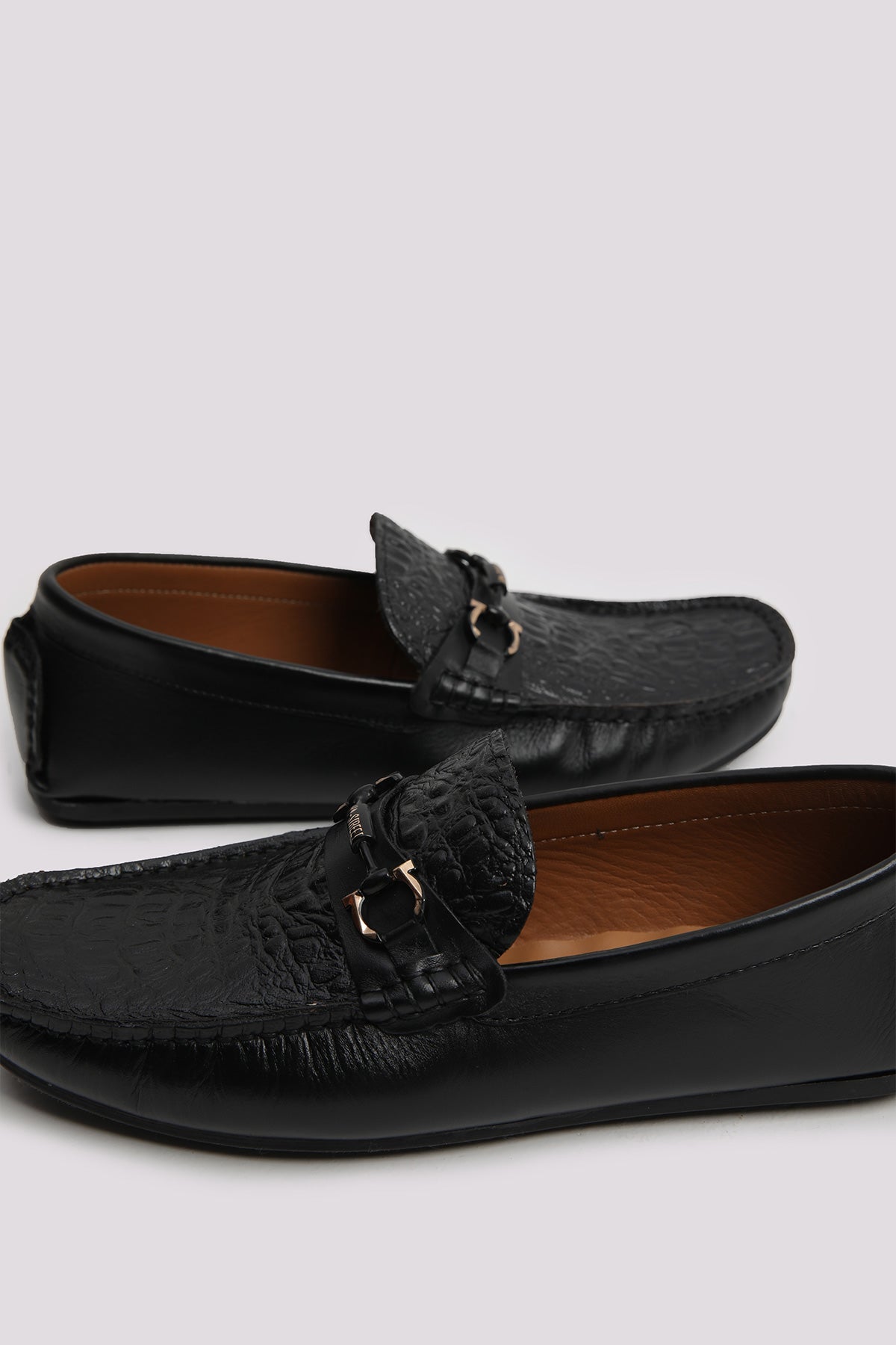 BLACK MOCCASIN WITH CONTRAST BUCKLE