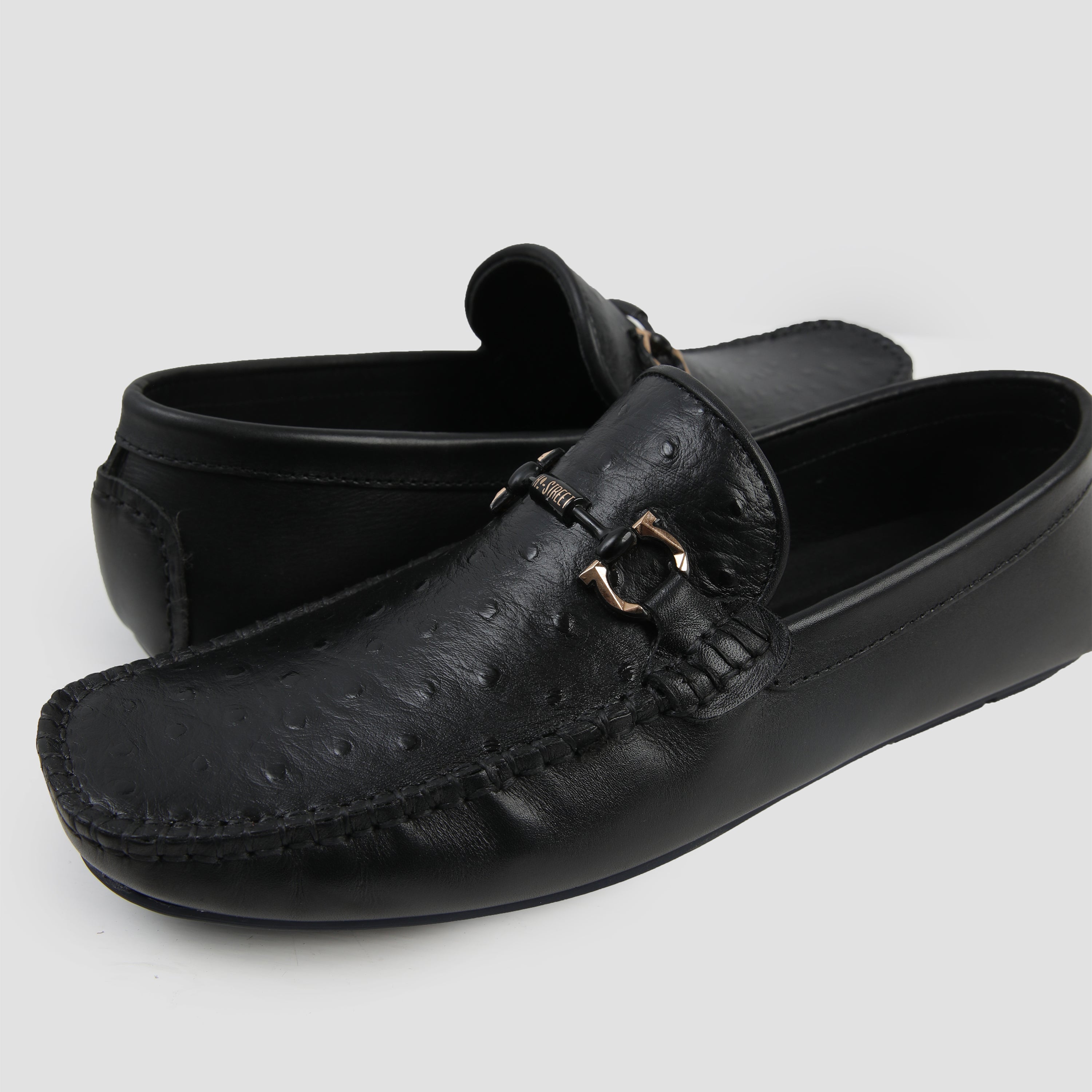 BLACK TEXTURED LEATHER MOCCASINS