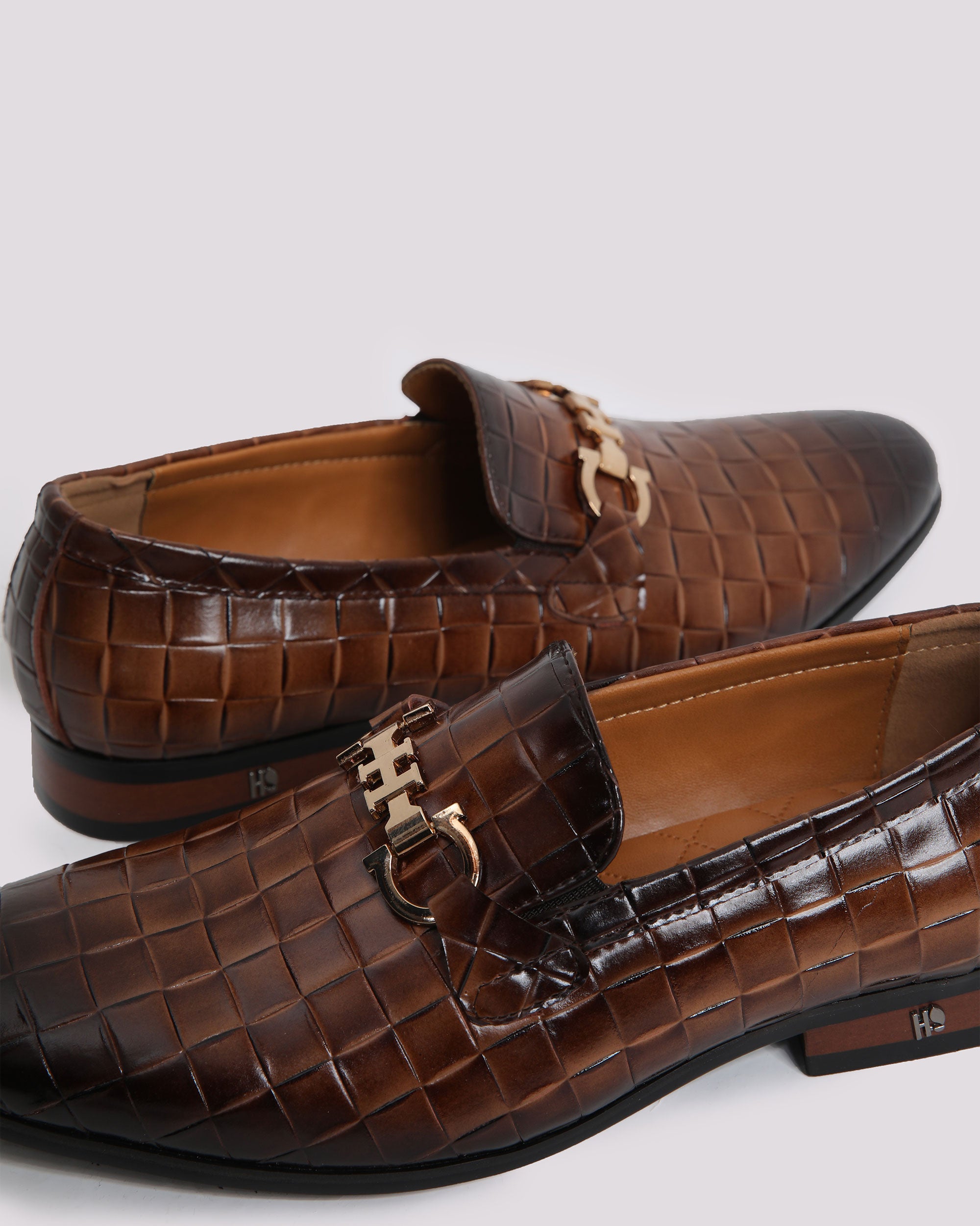 BROWN TEXTURE BUCKLE SHOES