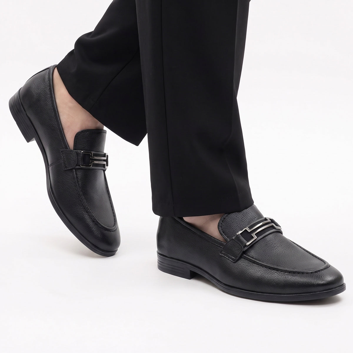 BLACK TEXTURED LEATHER SHOES