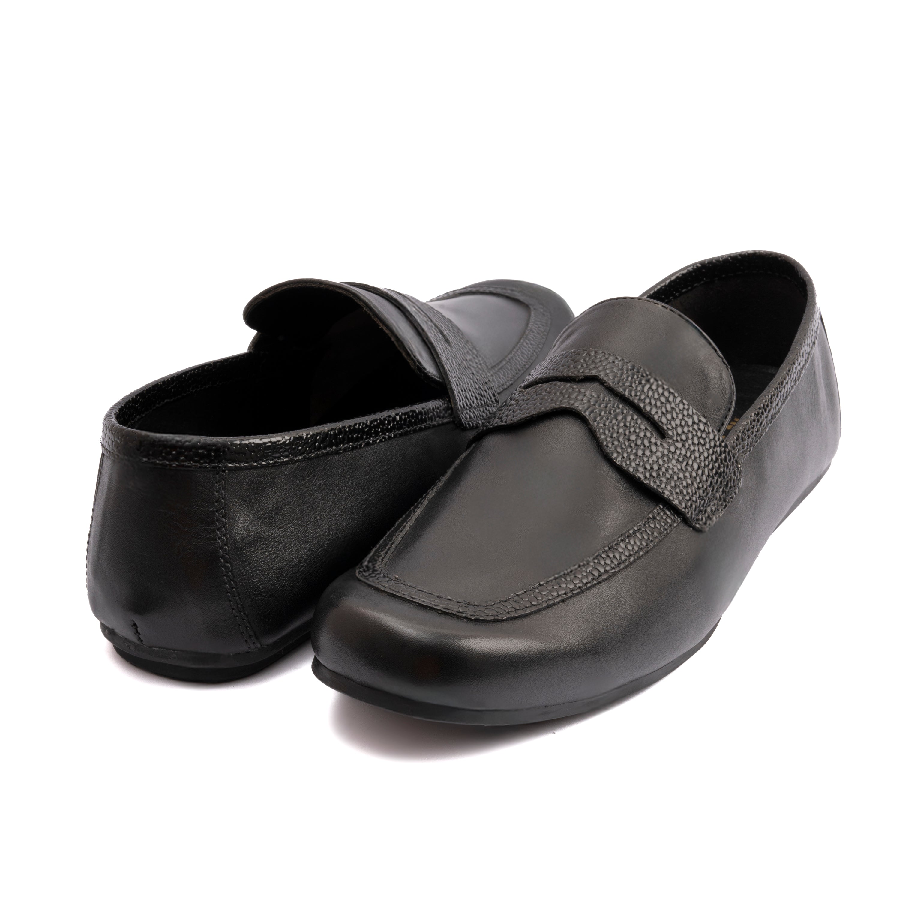 BLACK ANILINE LEATHER MOCCASIN
