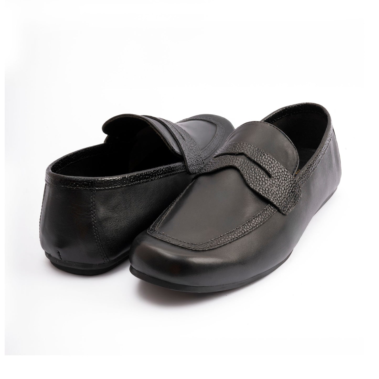 BLACK ANILINE LEATHER MOCCASIN