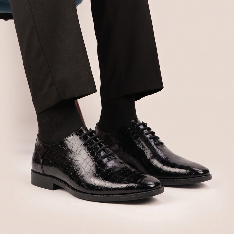 BLACK TEXTURED LACE UP SHOES