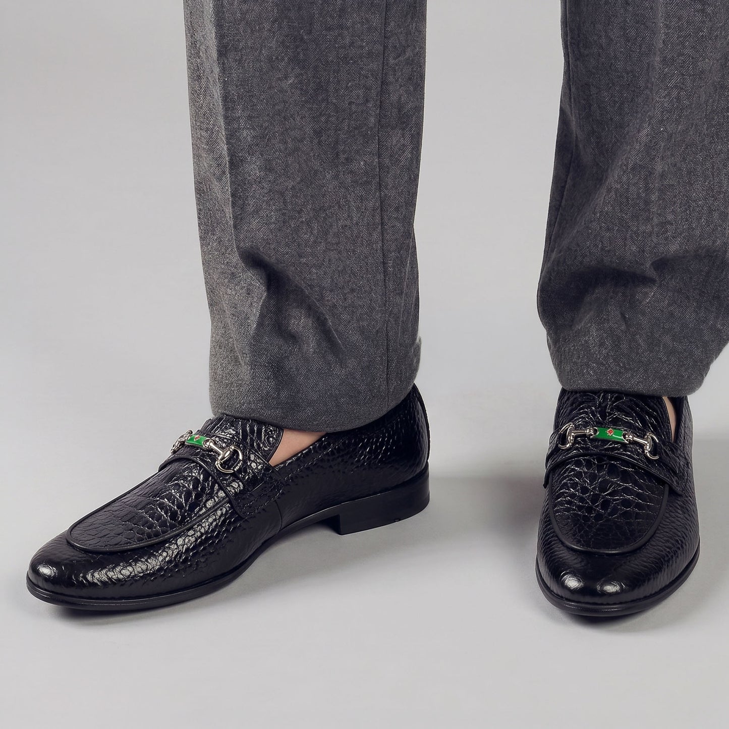 BLACK PATENT TEXTURED SHOES