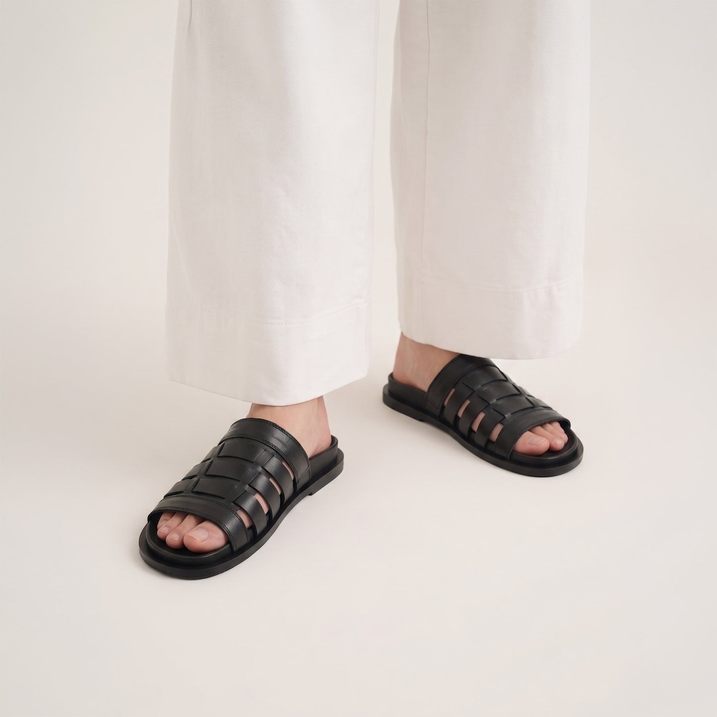 BLACK ANILINE LEATHER SLIPPER