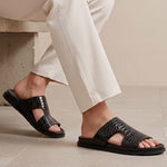 BLACK TWXTURED LEATHER SLIPPER
