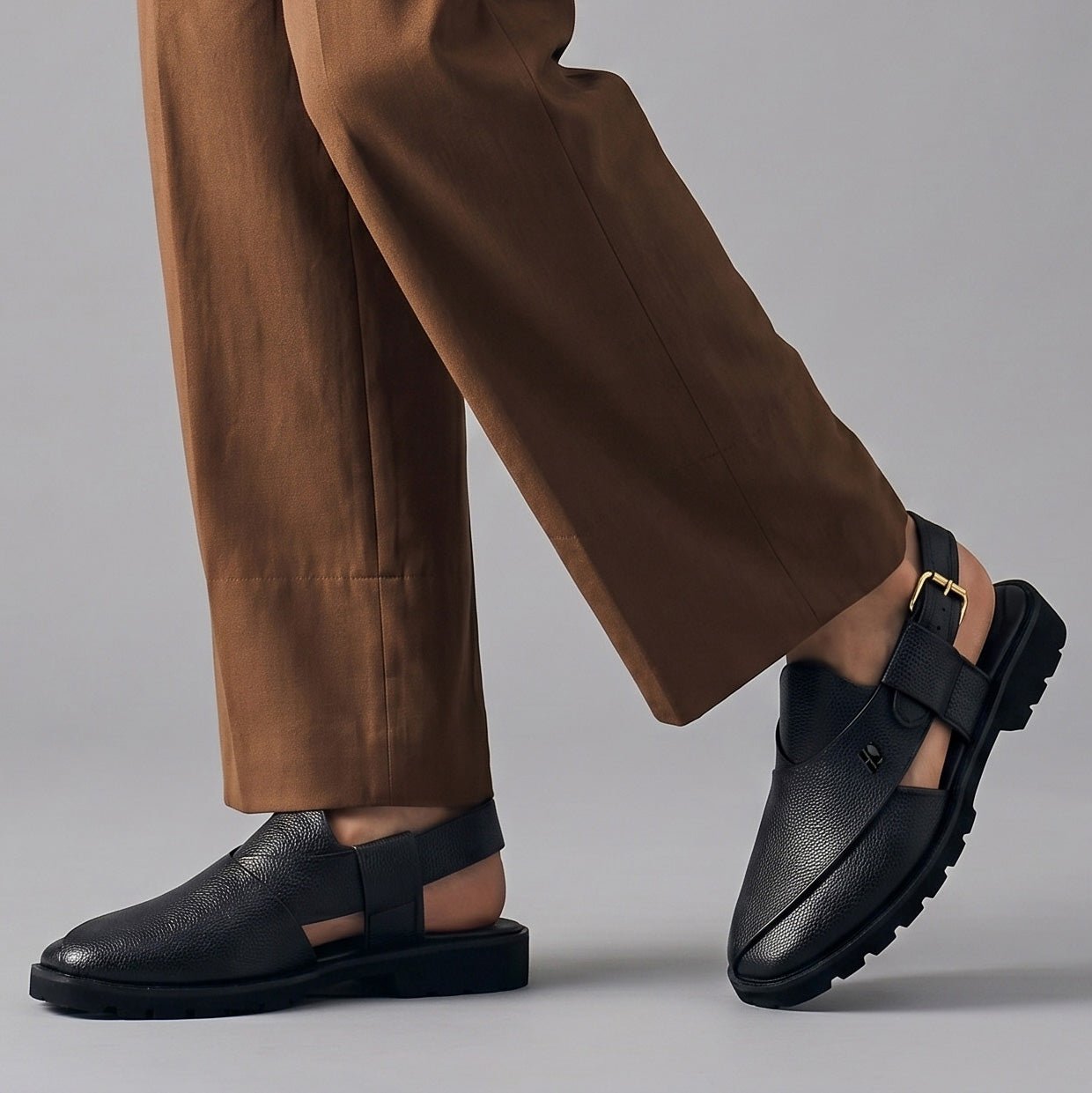 BLACK MILLED LEATHER SANDAL - Hi-Street