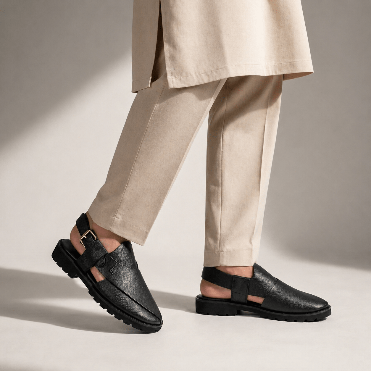 BLACK MILLED LEATHER SANDAL - Hi-Street