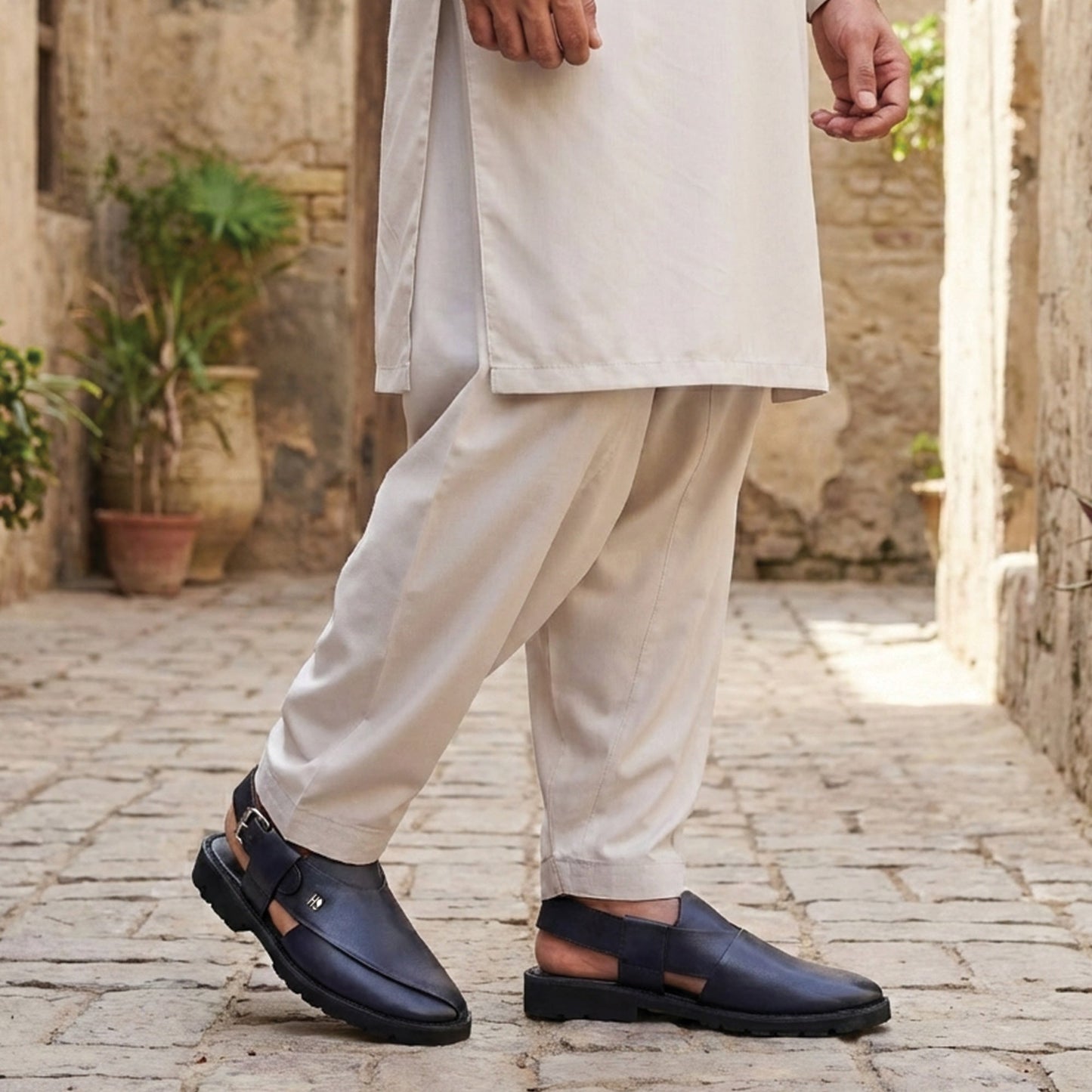 NAVY LEATHER TWO TONE SANDAL - Hi-Street