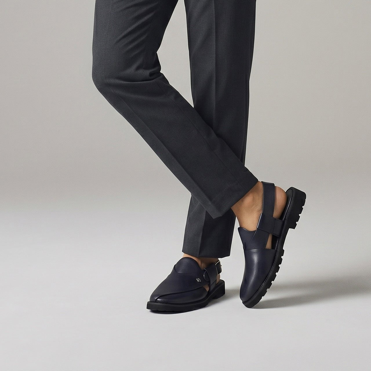 NAVY LEATHER TWO TONE SANDAL - Hi-Street