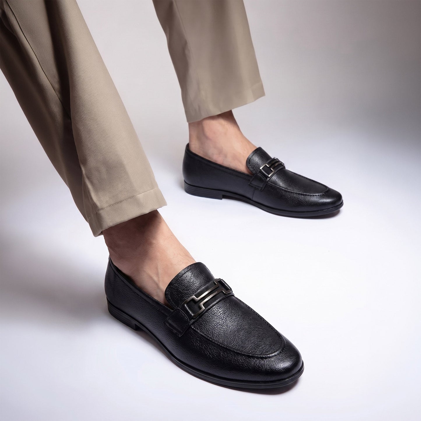 PEBBLE GRAIN LEATHER SHOE - Hi-Street