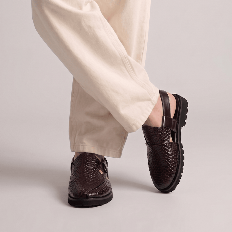 TEXTURED LEATHER COMFORT SANDAL - Hi-Street