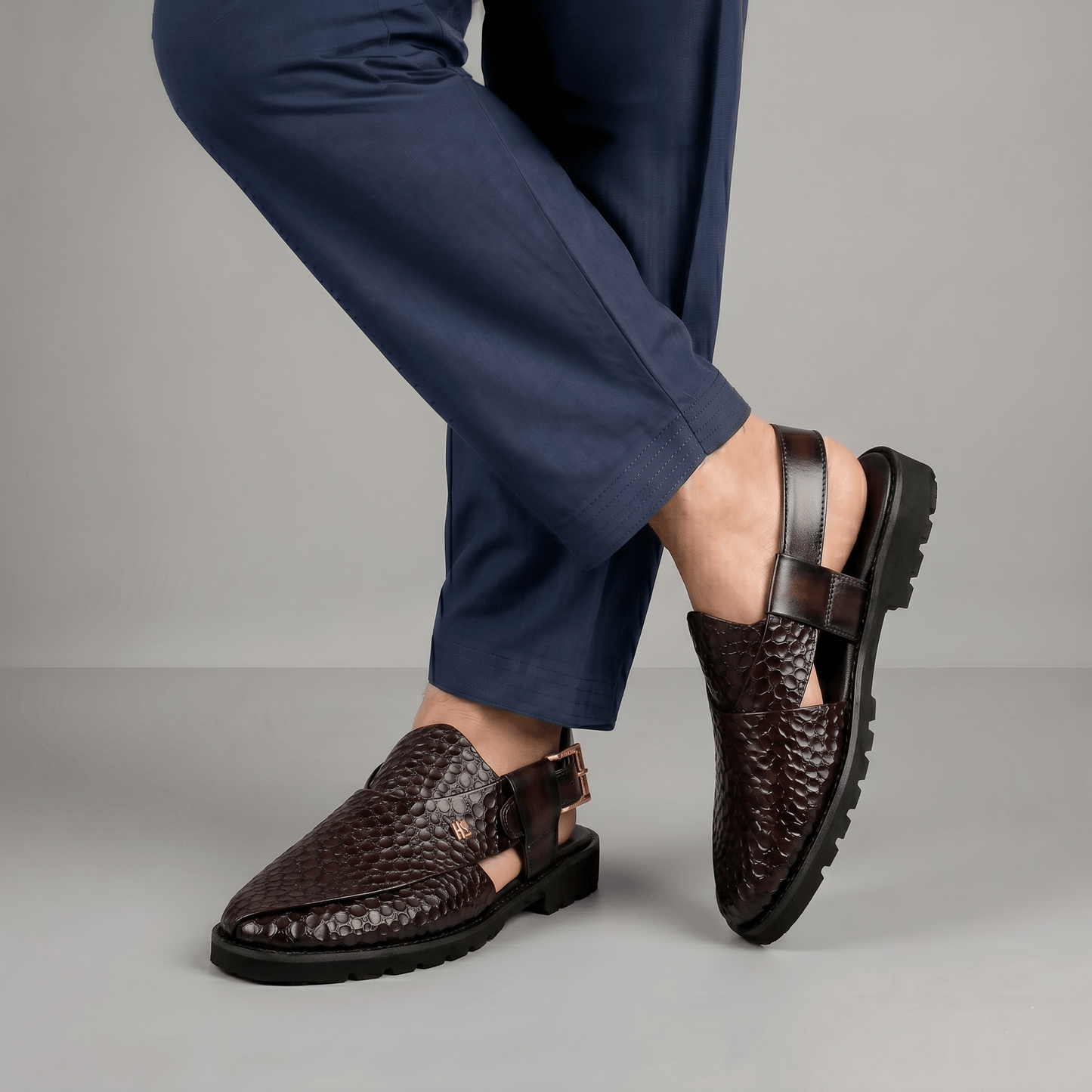 TEXTURED LEATHER COMFORT SANDAL - Hi-Street