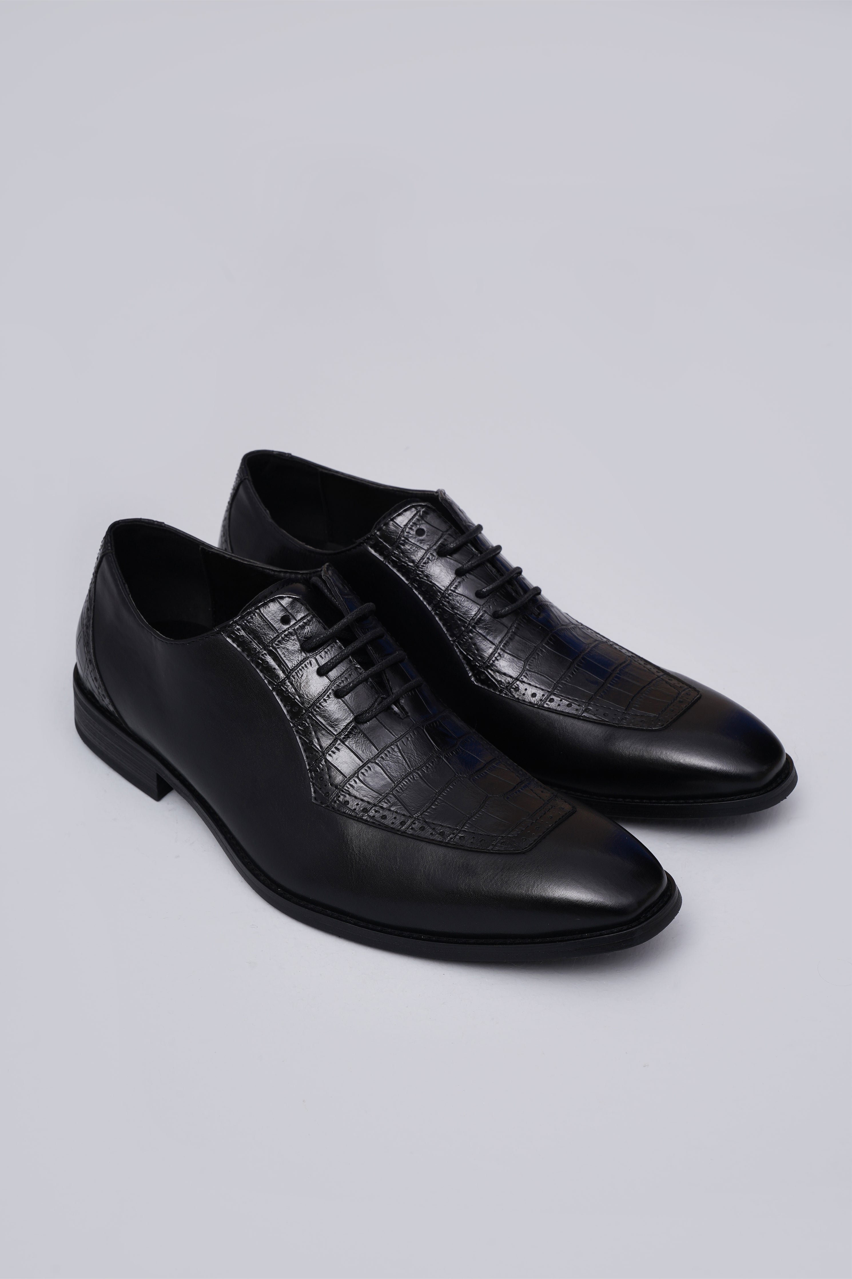BLACK TEXURED LACE UP SHOES